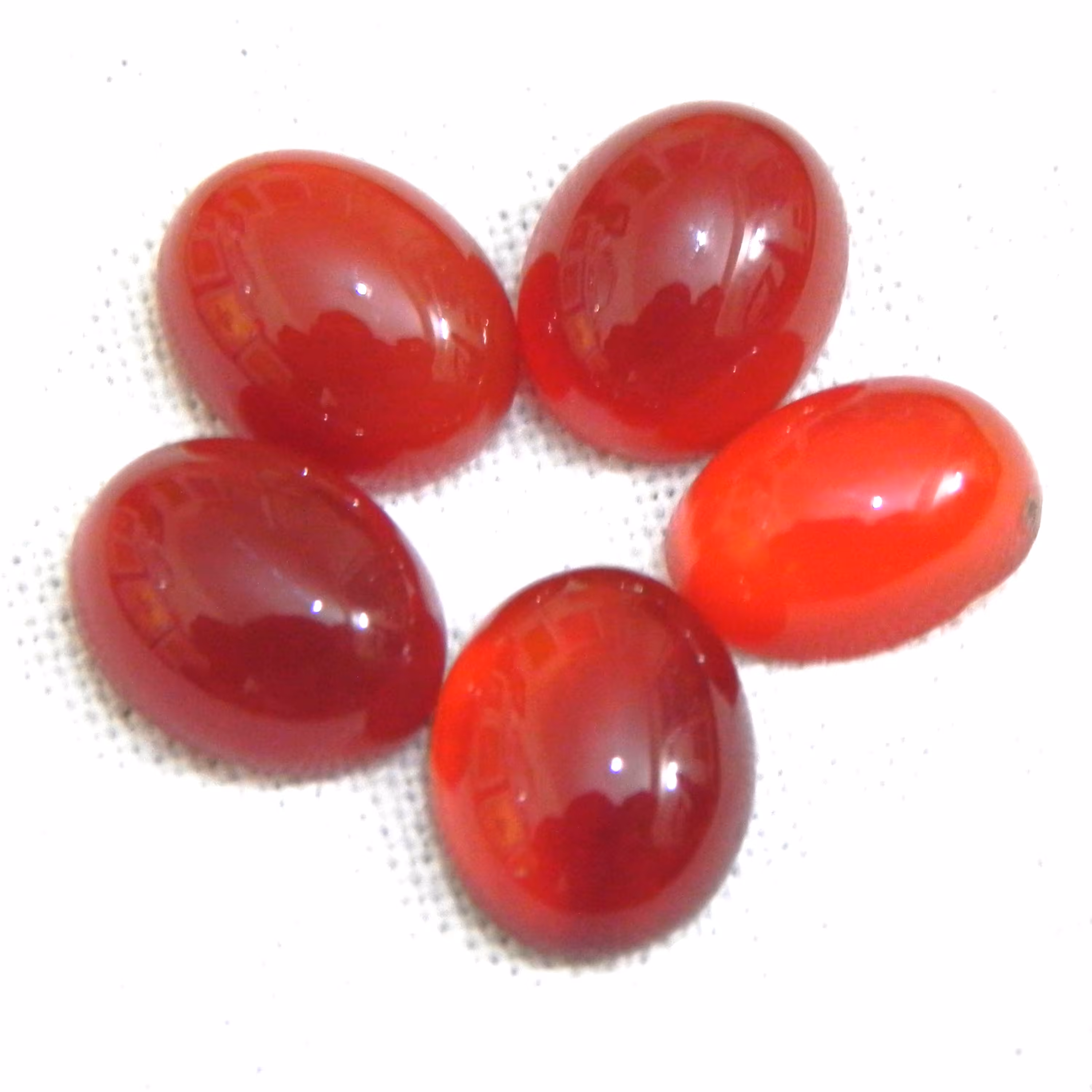 پنج عدد نگین عقیق سرخ یمنی کوچک تراش بیضی