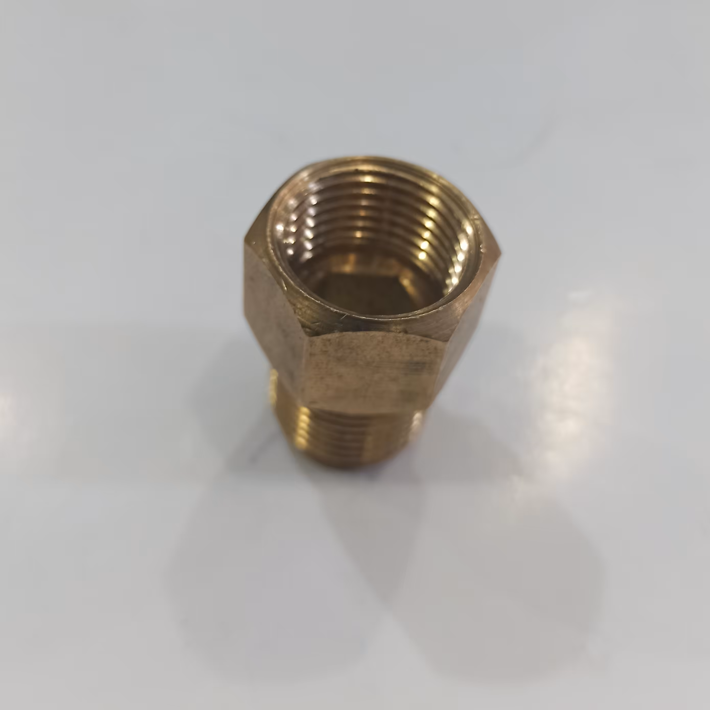 تو پیچ رو پیچ برنجی یک دوم