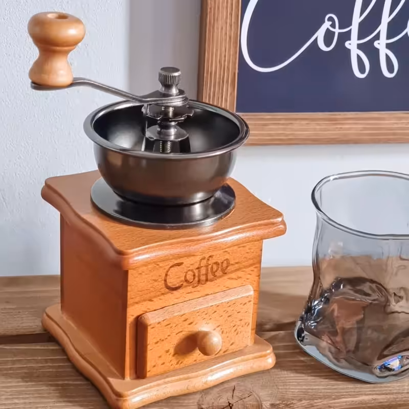 آسیاب قهوه مخزن دار دستی باجنس چوب و فلز  و تیغه ی سرامیکی