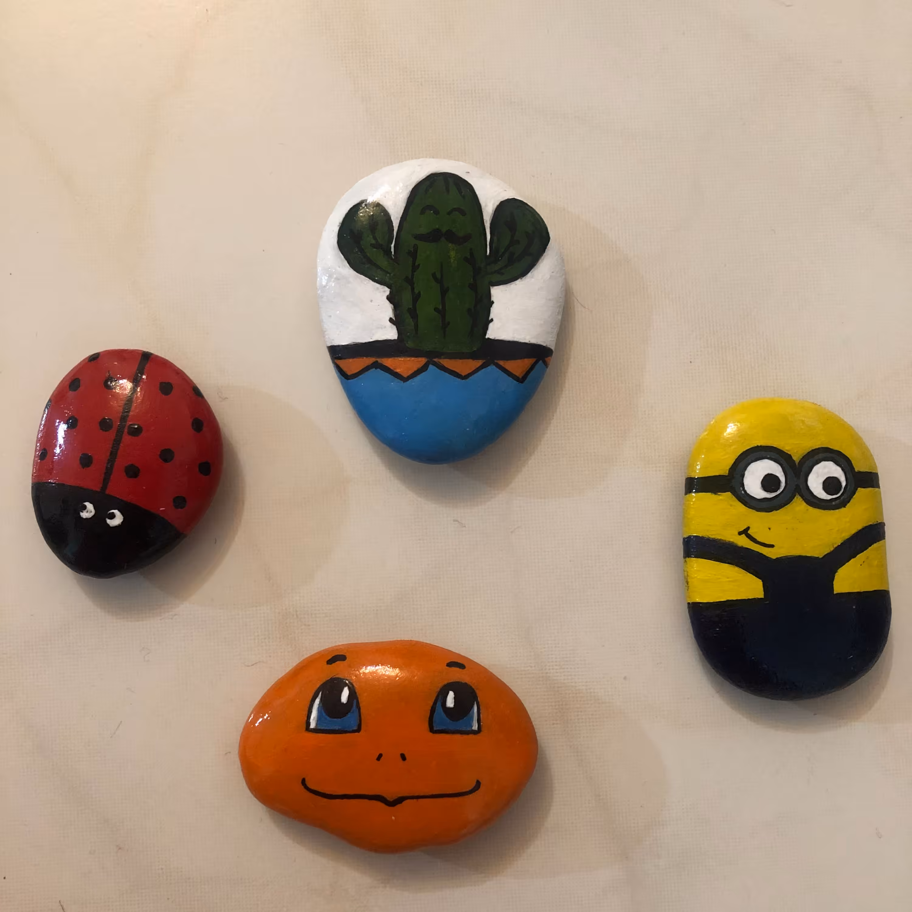 نقاشی فانتزی روی سنگ ضد آب و براق        