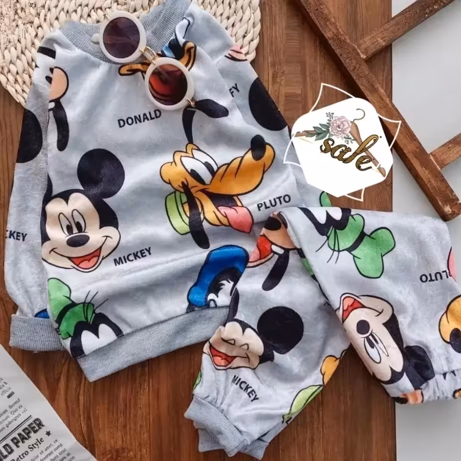 ست بلوز وشلوار اسپرت جذابترین طرح سال هم دخترونه هم پسرونه جنس مخمل کیفیت عالی فقط سایز40باقی مانده