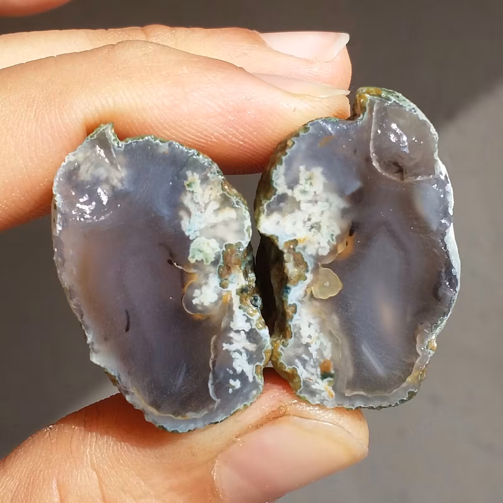 جفت اسلایس سنگ راف عقیق سلیمانی شجر شکوفه دار تکرار نشدنی 100درصد طبیعی شاهکار خلقت
بی نظییییییر کد 9606