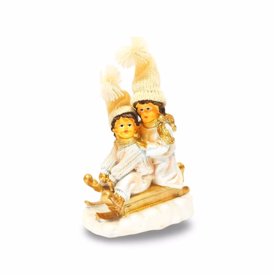 مجسمه سورتمه وارداتی با کلاه بافتنی