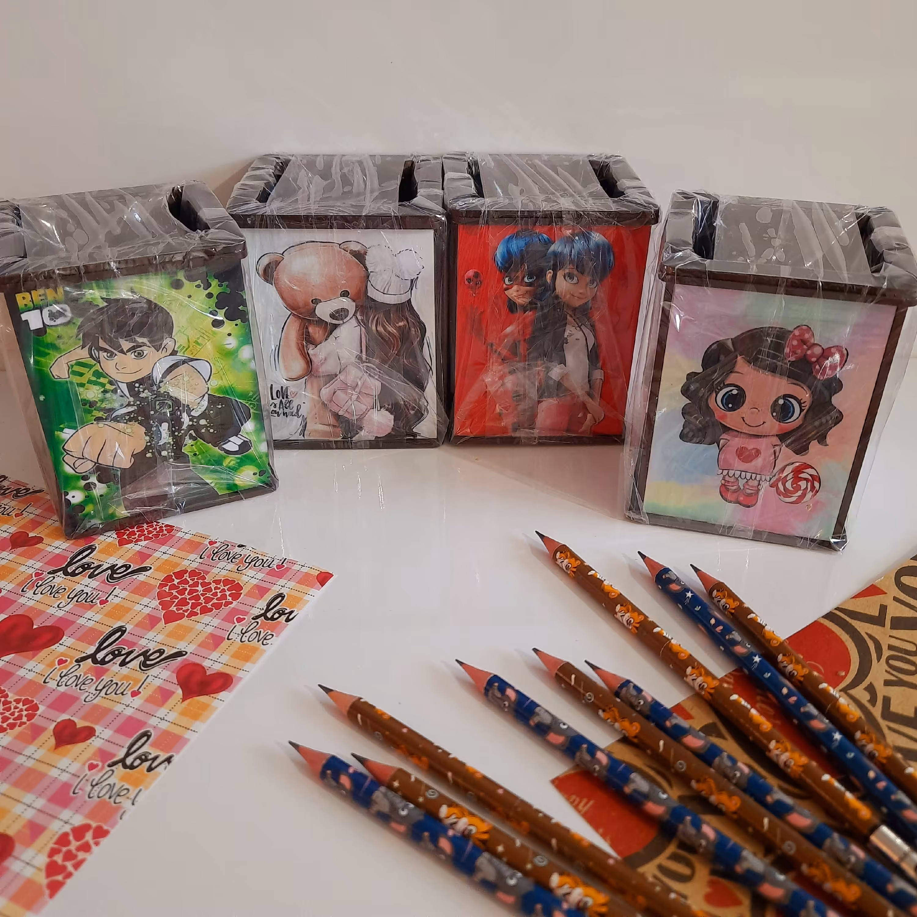 جامدادی رومیزی  جنس چوبی طرح دخترونه و پسرونه 