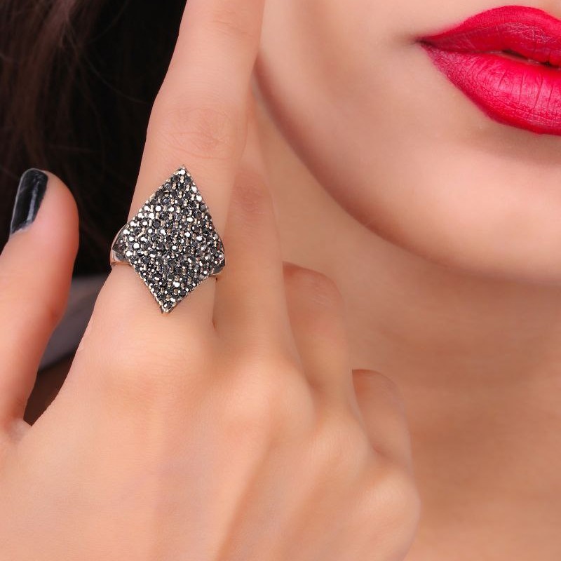 انگشتر طلا روس زنانه نگین دار لوزی ( کد5)