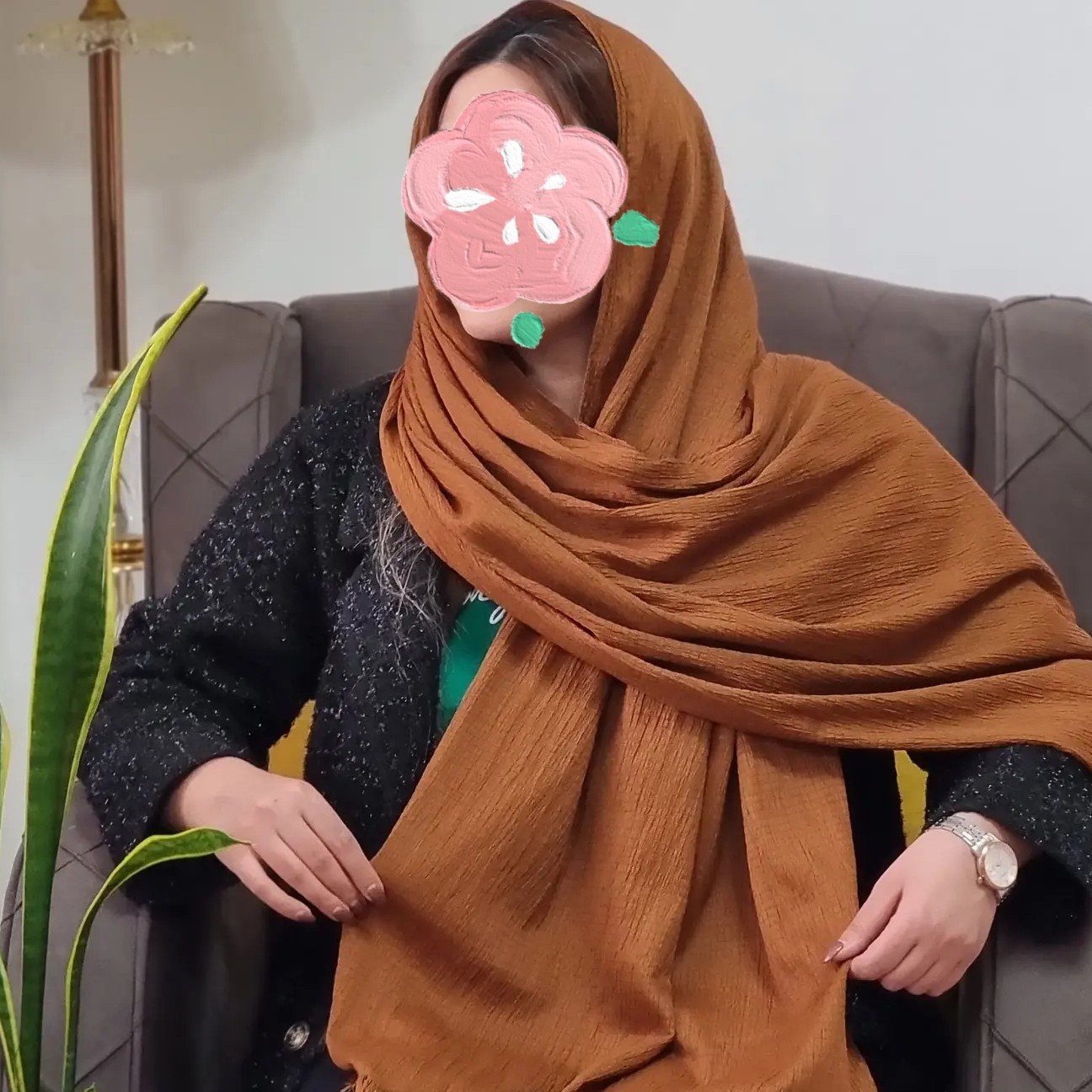 شال کنفی باکیفیت بالا اصلا لیز نیست باایستایی عالی