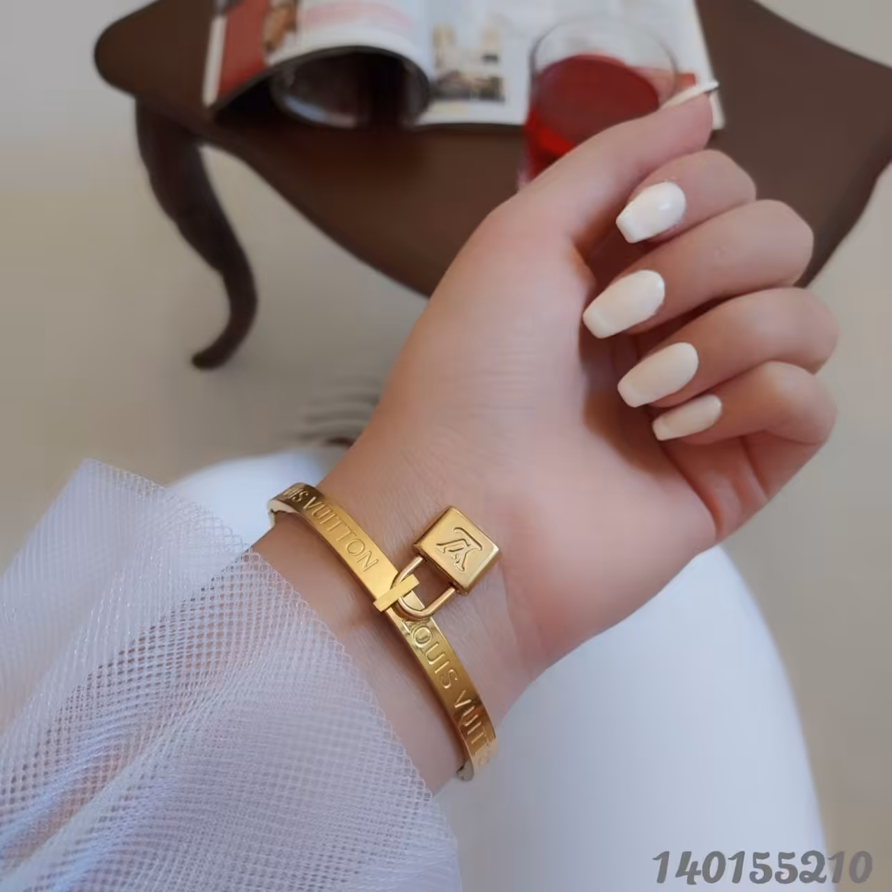 دستبند قفل دار طرح طلا.برند استیل  و ژوپینگ.رنگ ثابت.آبکاری طلا.مناسب سایز2و3