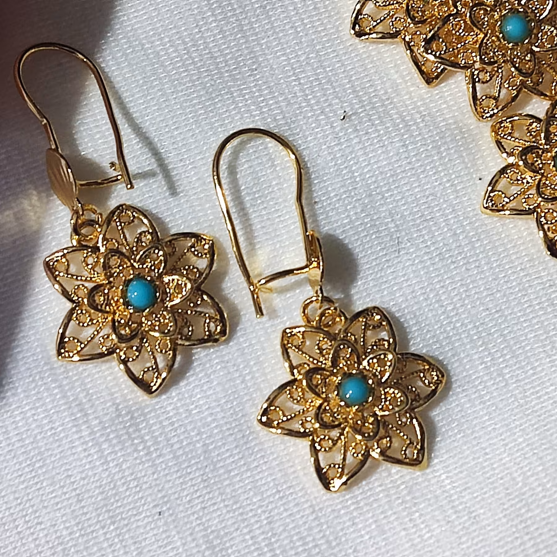 گوشواره طرح گل وفیروزه