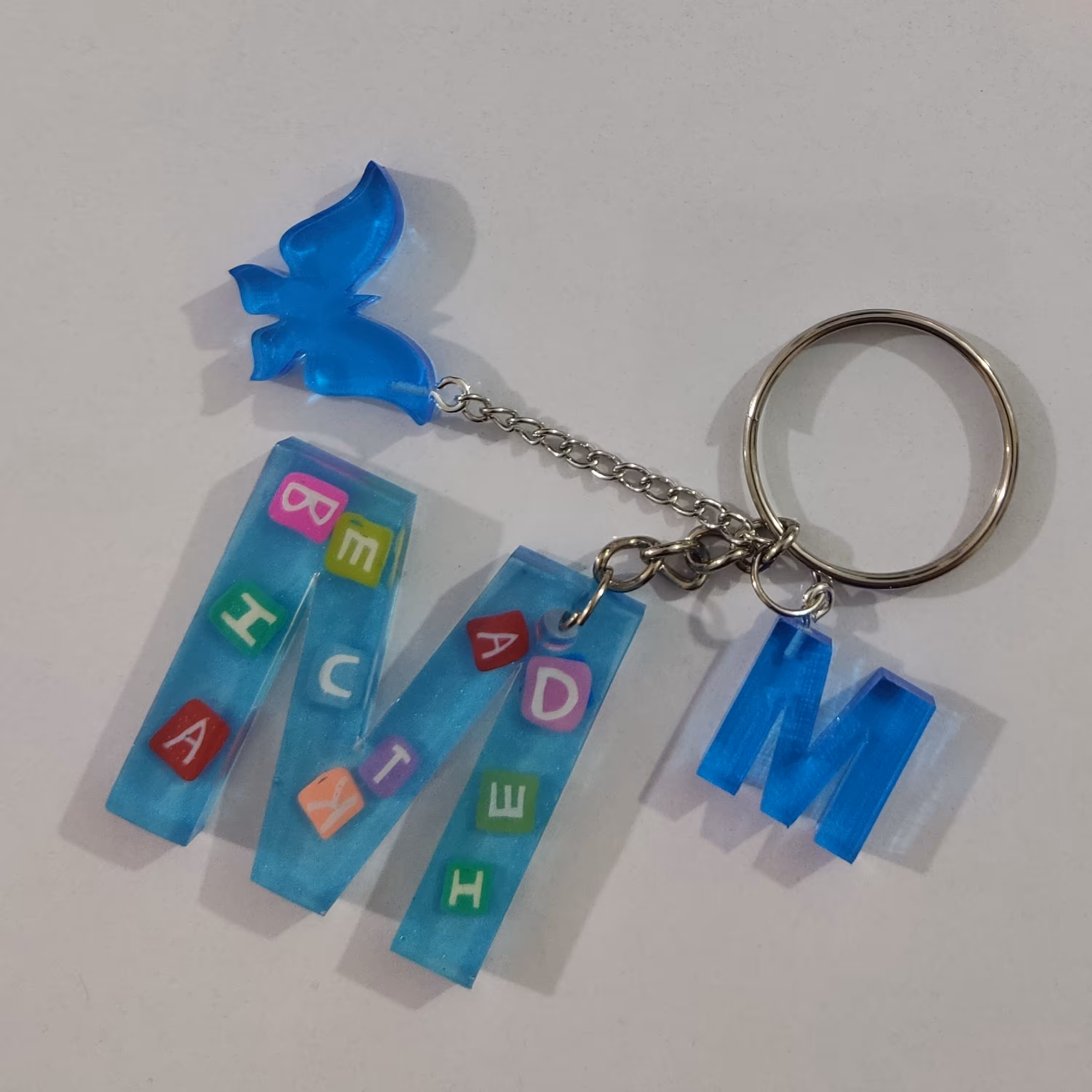 جاکلیدی رزینی با حروف انگلیسی در طرح و رنگ دلخواه شما