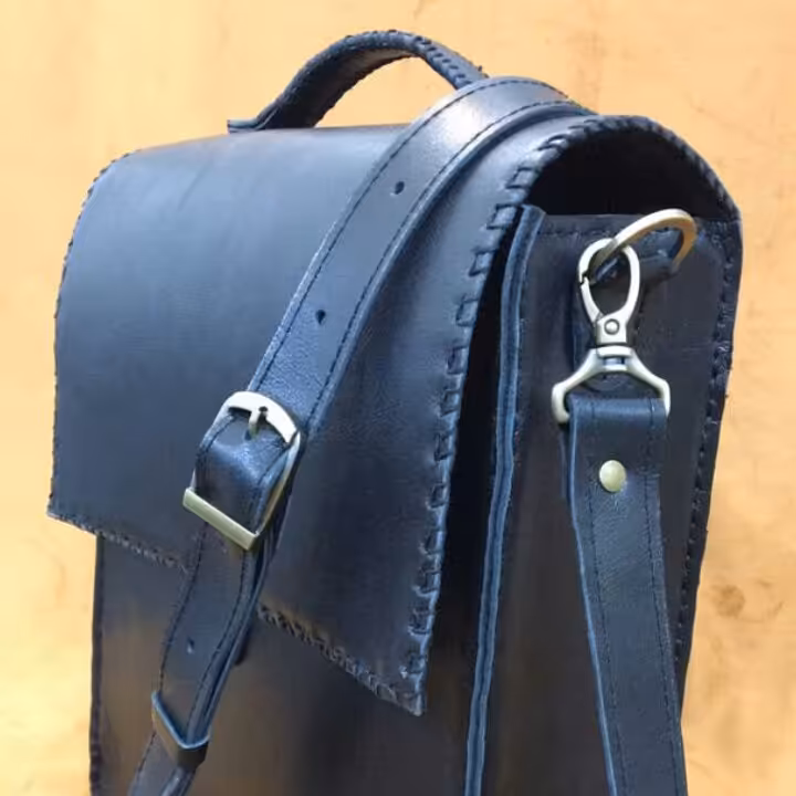 کیف دوشی اسپرت  ساده چرم طبیعی دست دوز