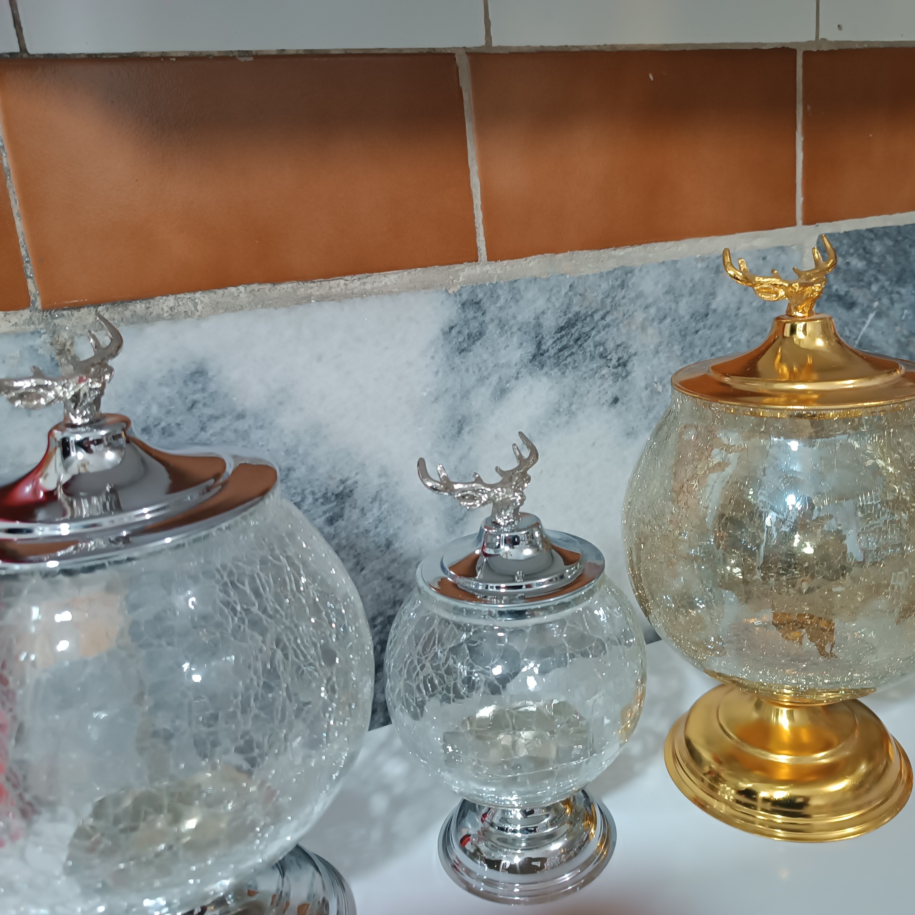 شکلات خوری شیشه ای پایه دارطرح جدید در وپایه طلایی و نقره ای قیمت مناسب