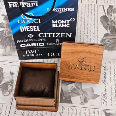 جعبه چوبی و پاکت