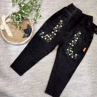 شلوار نیل زغالی مام فیت دخترانه مدل بابونه گلدوزی سایز کوچک