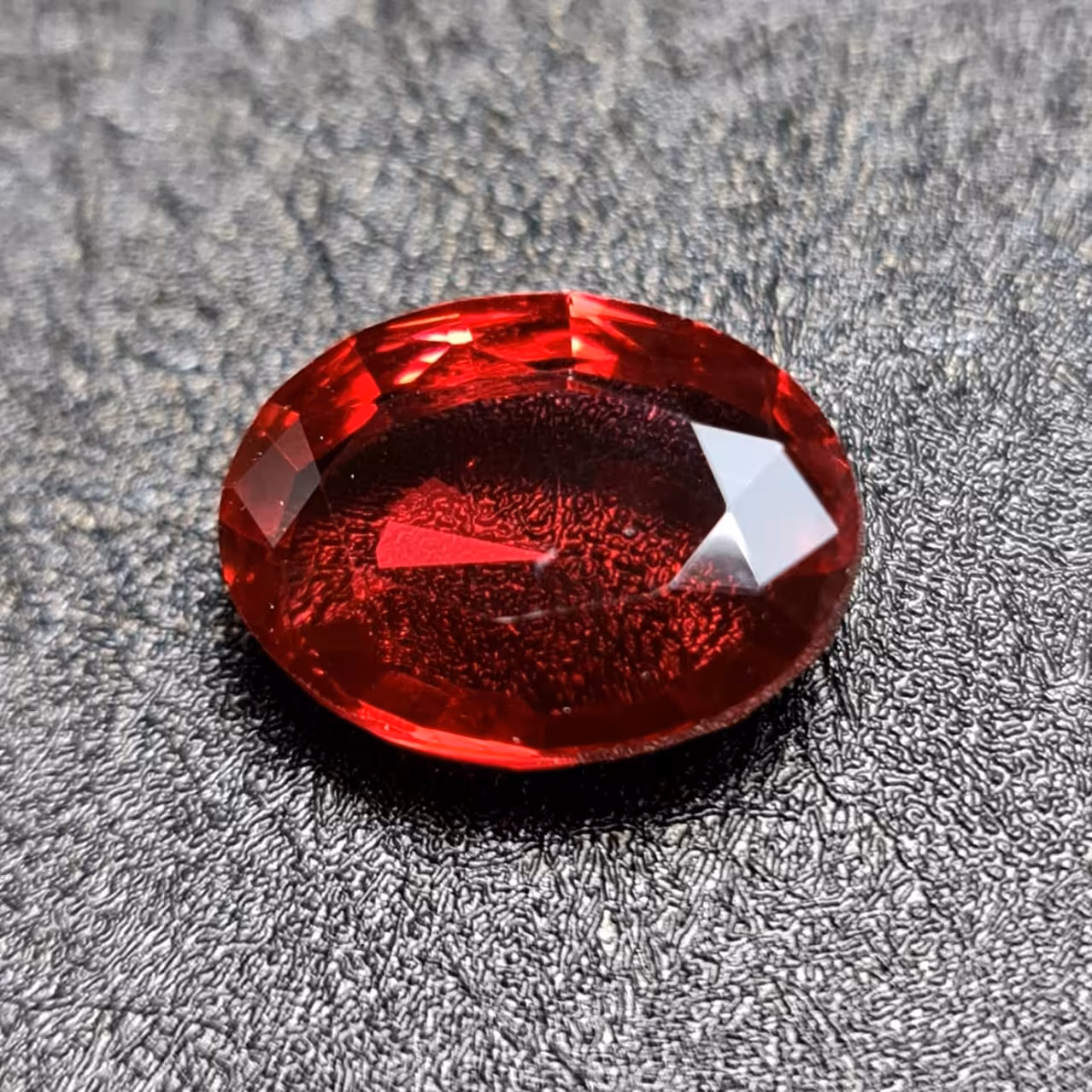  نگین زیبای سنگ زیبای کوارتز هیدرو  با وزن 9 قیراط 
کد  28704
