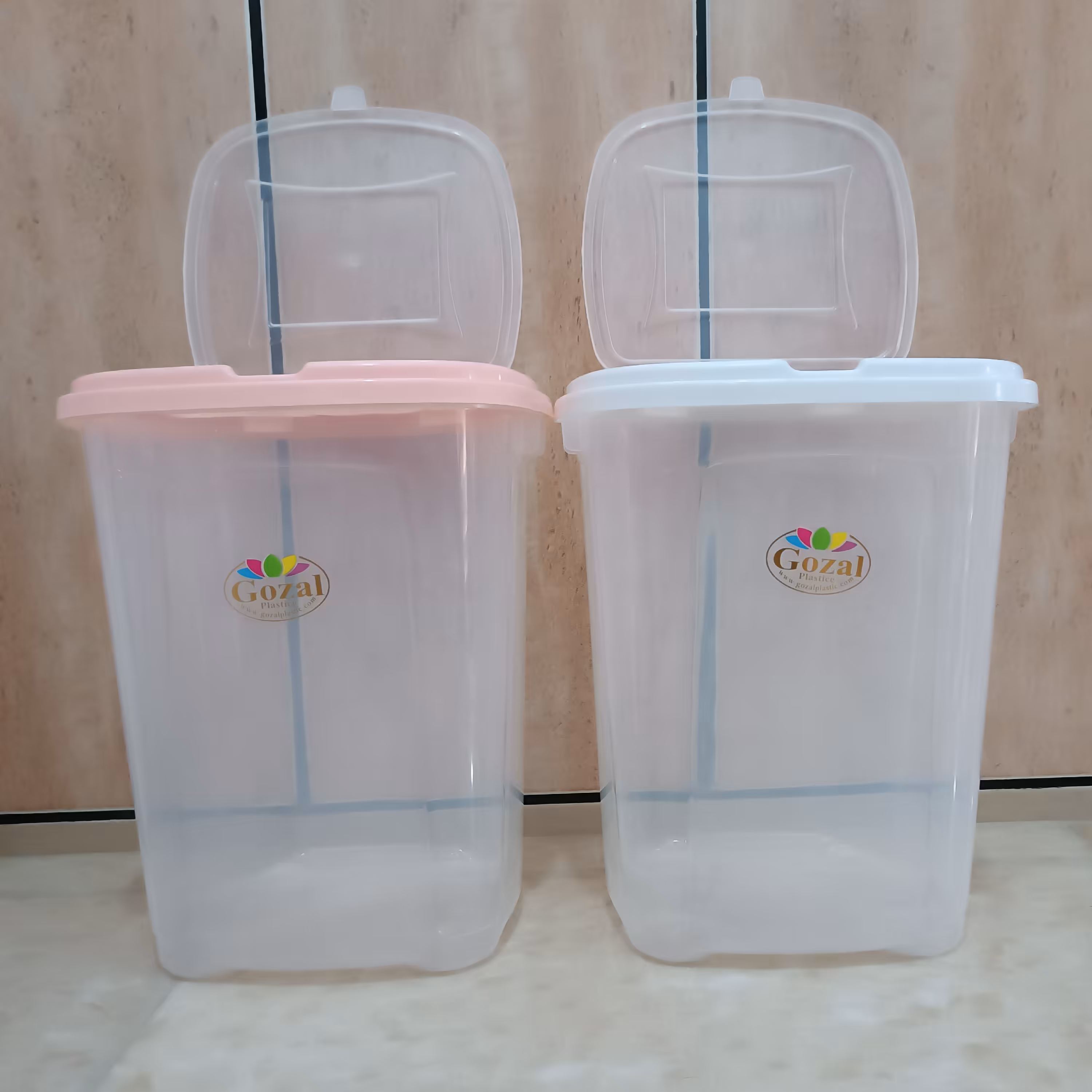 سطل شفاف برنج و حبوبات،12 کیلویی، بدنه شفاف رنگ درب سفید، ارتفاع32  طول و عرض 27