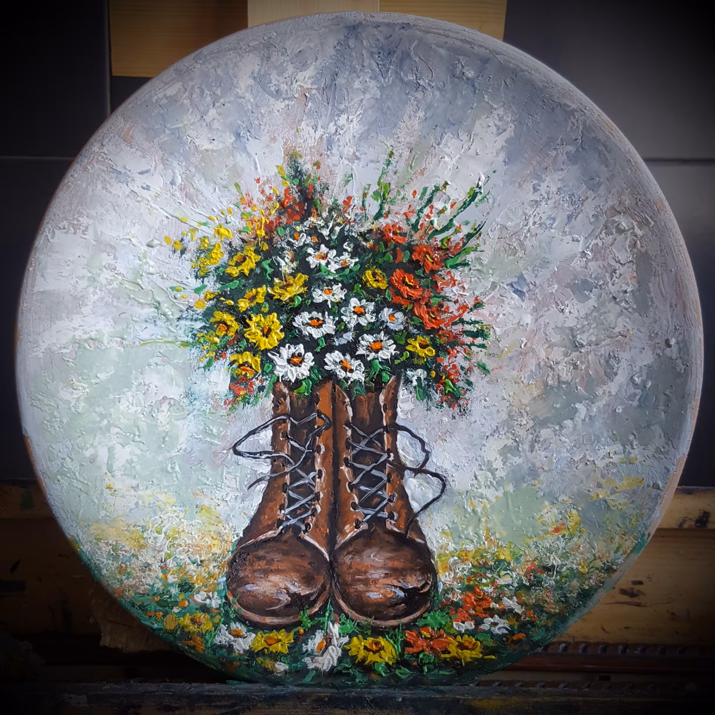 نقاشی گل و پوتین روی سفال رنگ روغن اندازه 21در 21