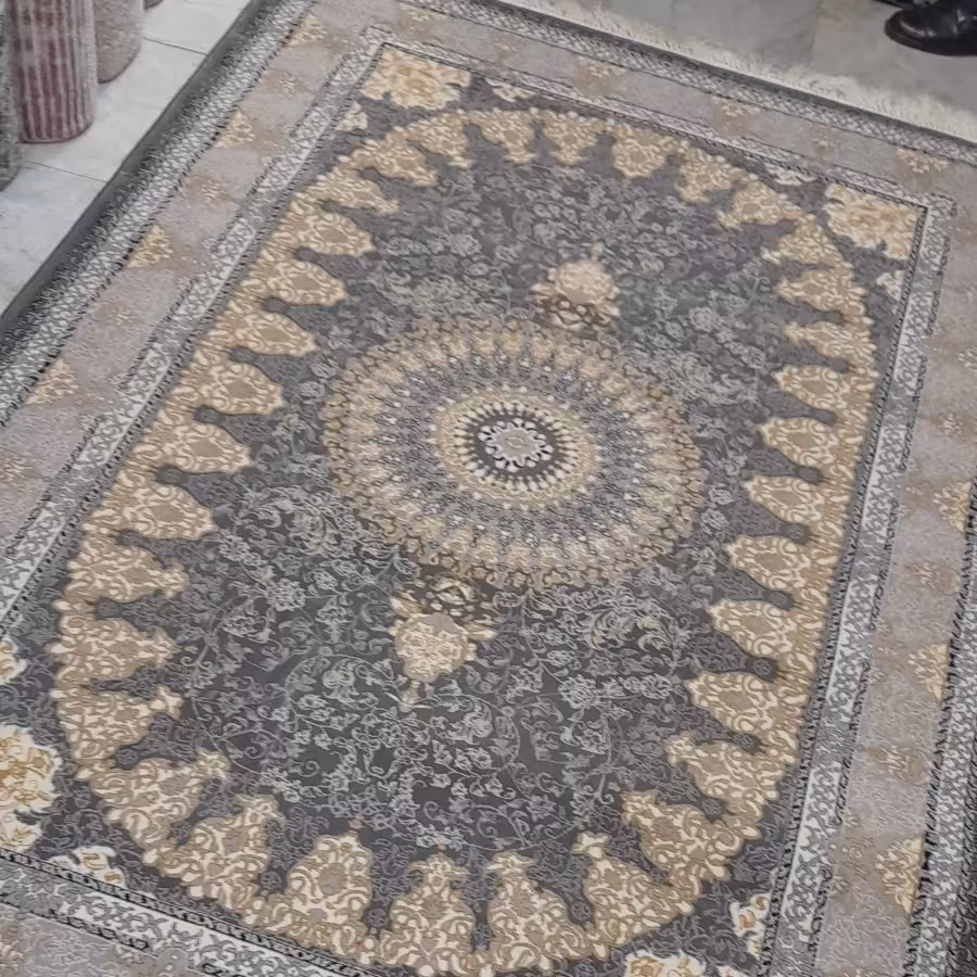 فرش ماشینی طرح عتیق ذغالی طلا کوب سایز 150در220سانتی متر