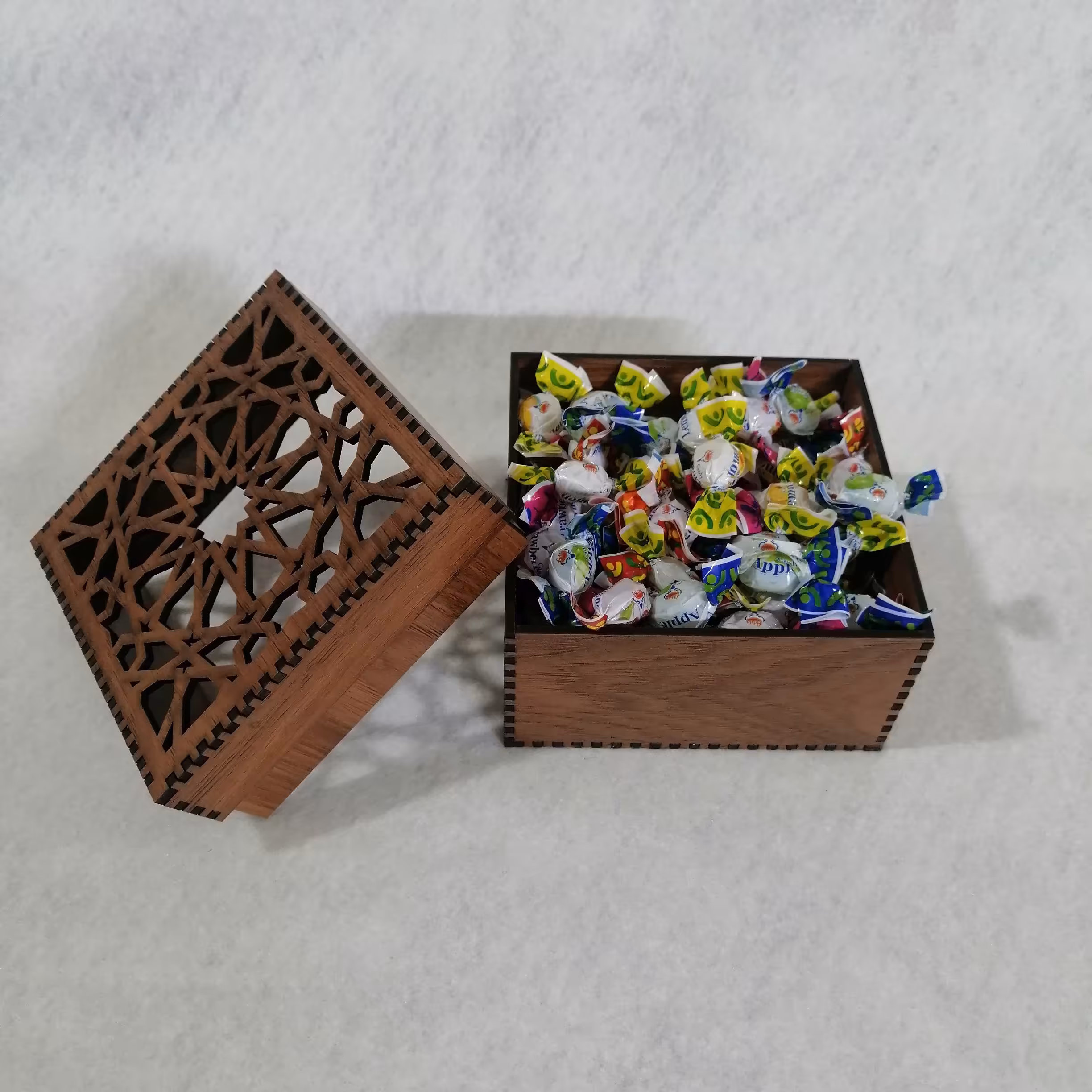 جعبه چوبی طرح دار  رنگ فندقی 