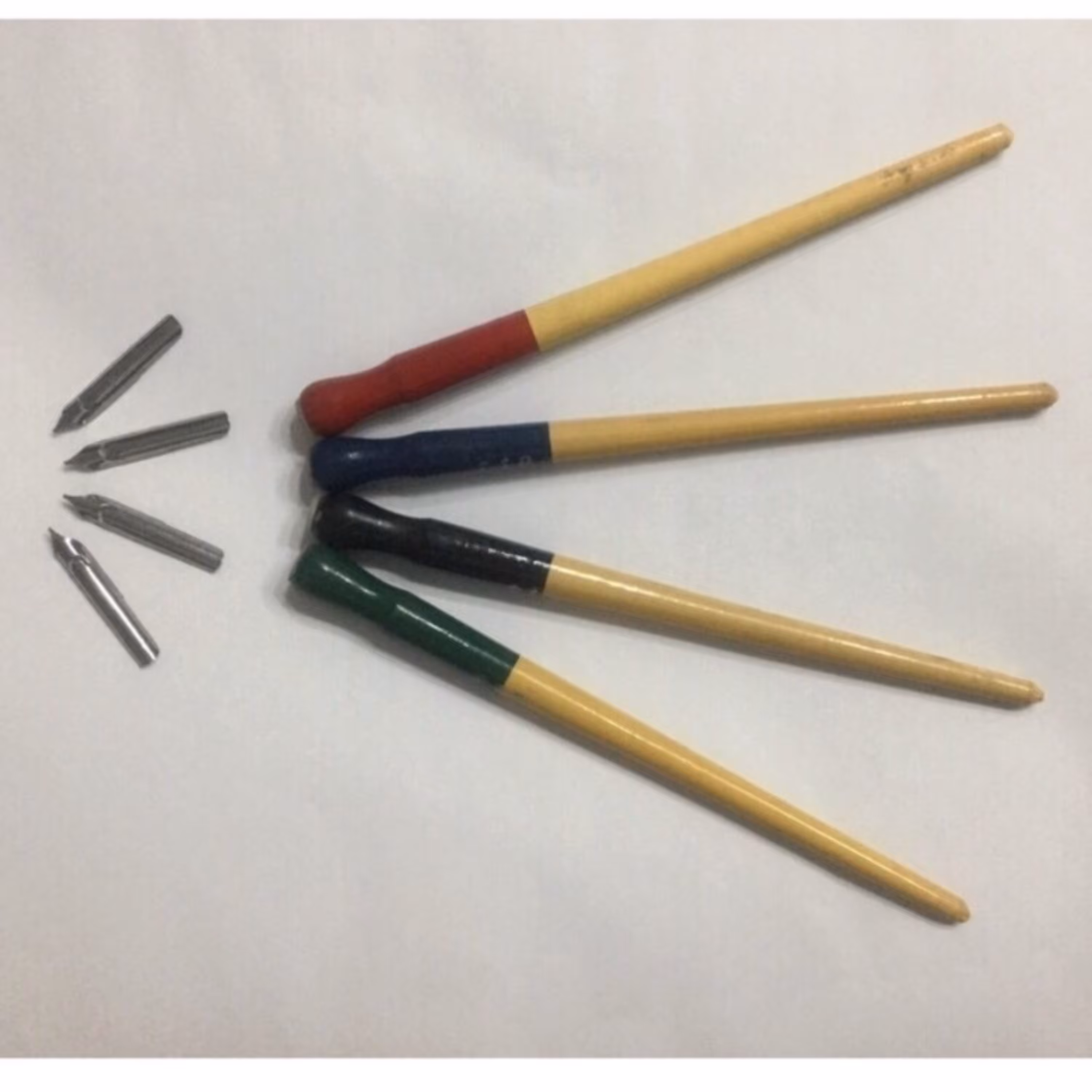 یک عدد قلم خوشنویسی چوبی و یک عدد سرقلم اتریشی سفارش ایران