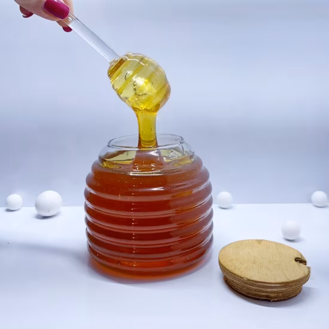 عسل خوری در  چوبی