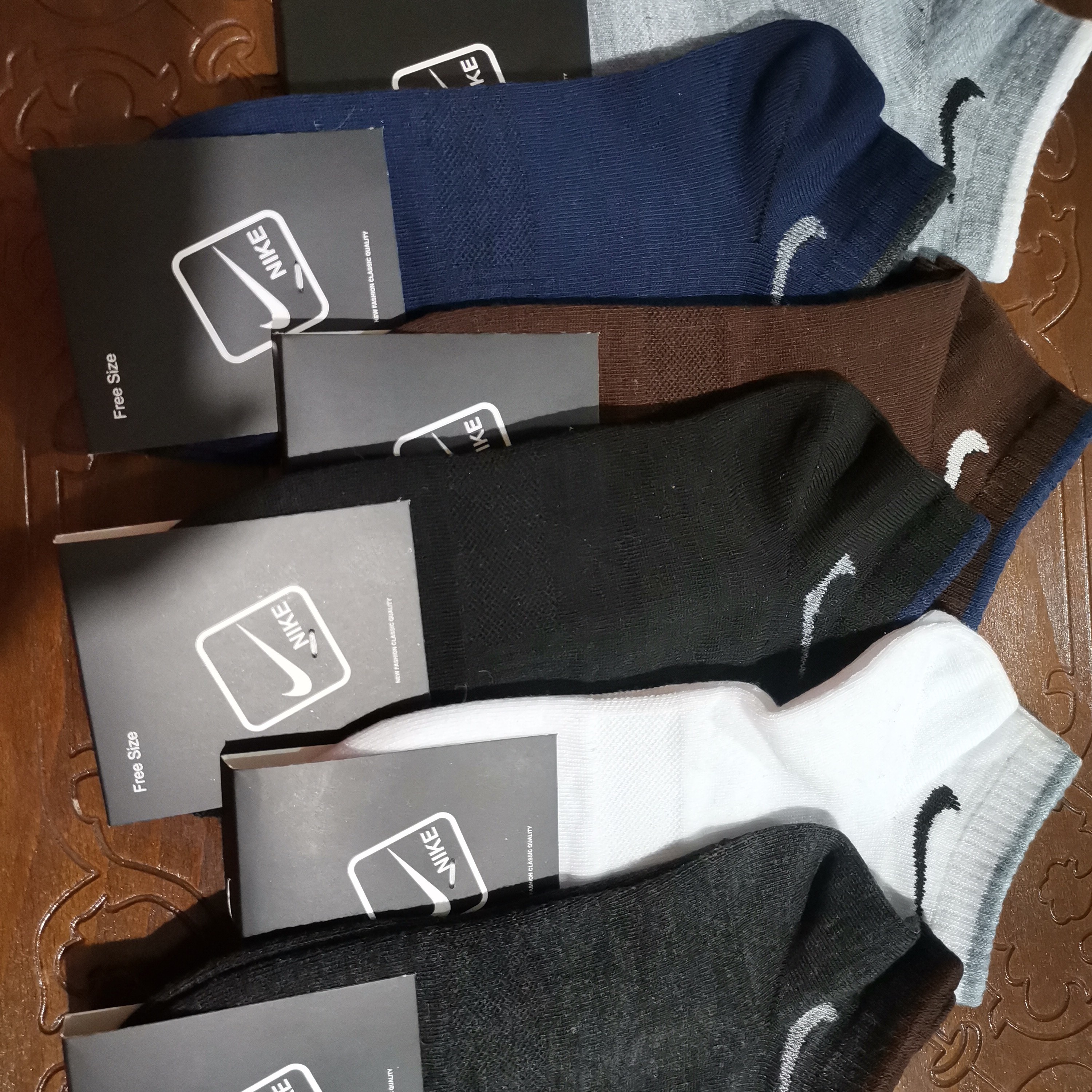 جوراب مچی زنانه و مردانه،  طرح نایک Nikeورزشی، 75درصد نخ اعلا، کیفیت درجه یک عالی، بسته 12عددی