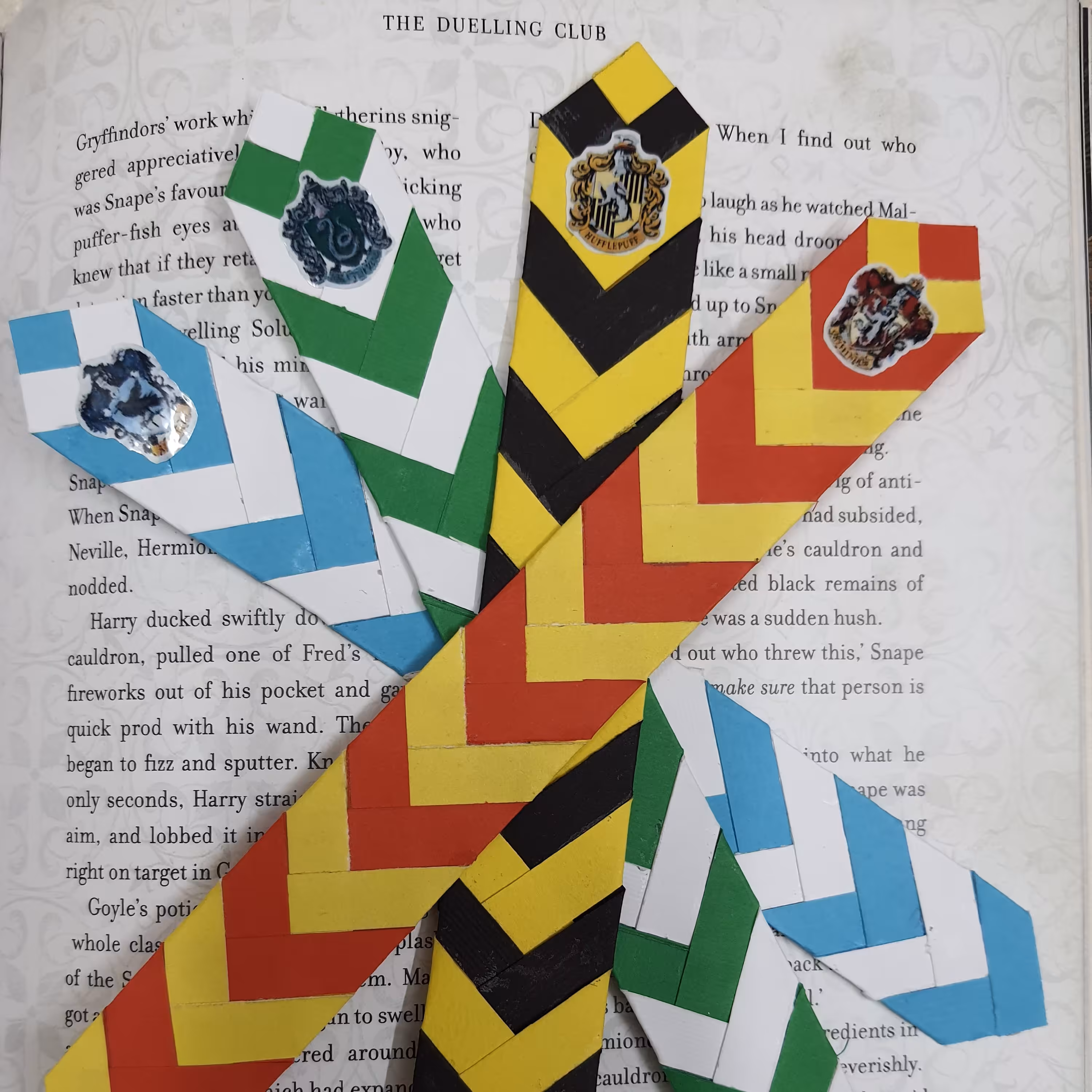 نشان کتاب طرح گروه بندی های هاگوارتز از مجموعه هری پاتر