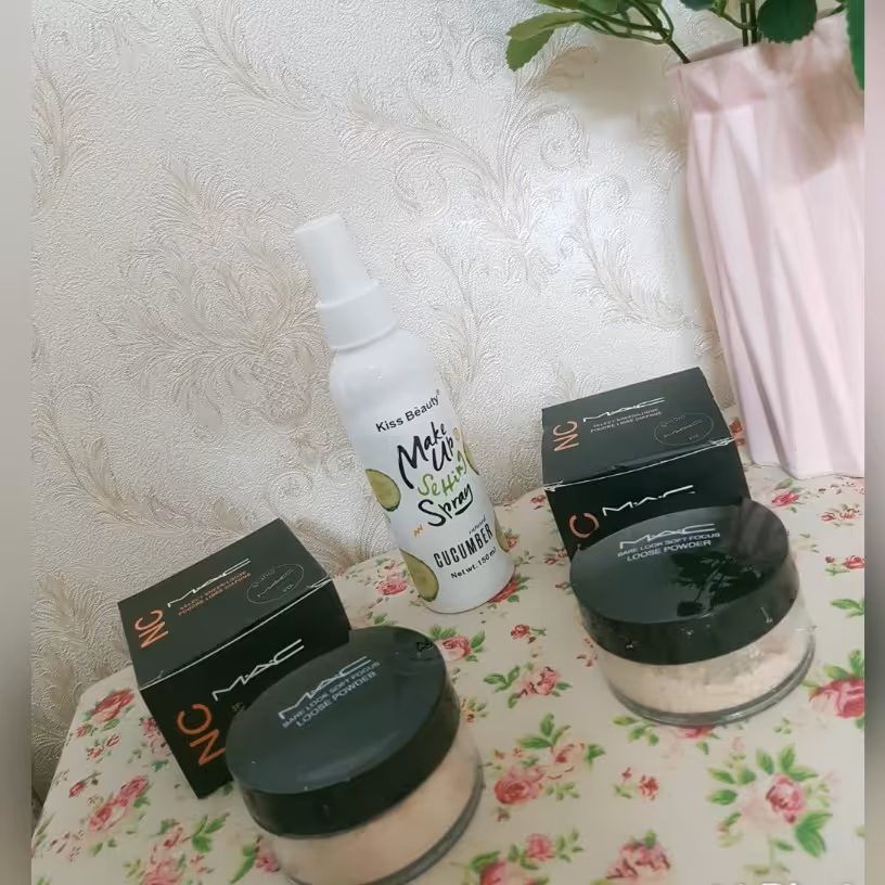 اسپری فیکس جهت فیکس کردن آرایش بی رنگ