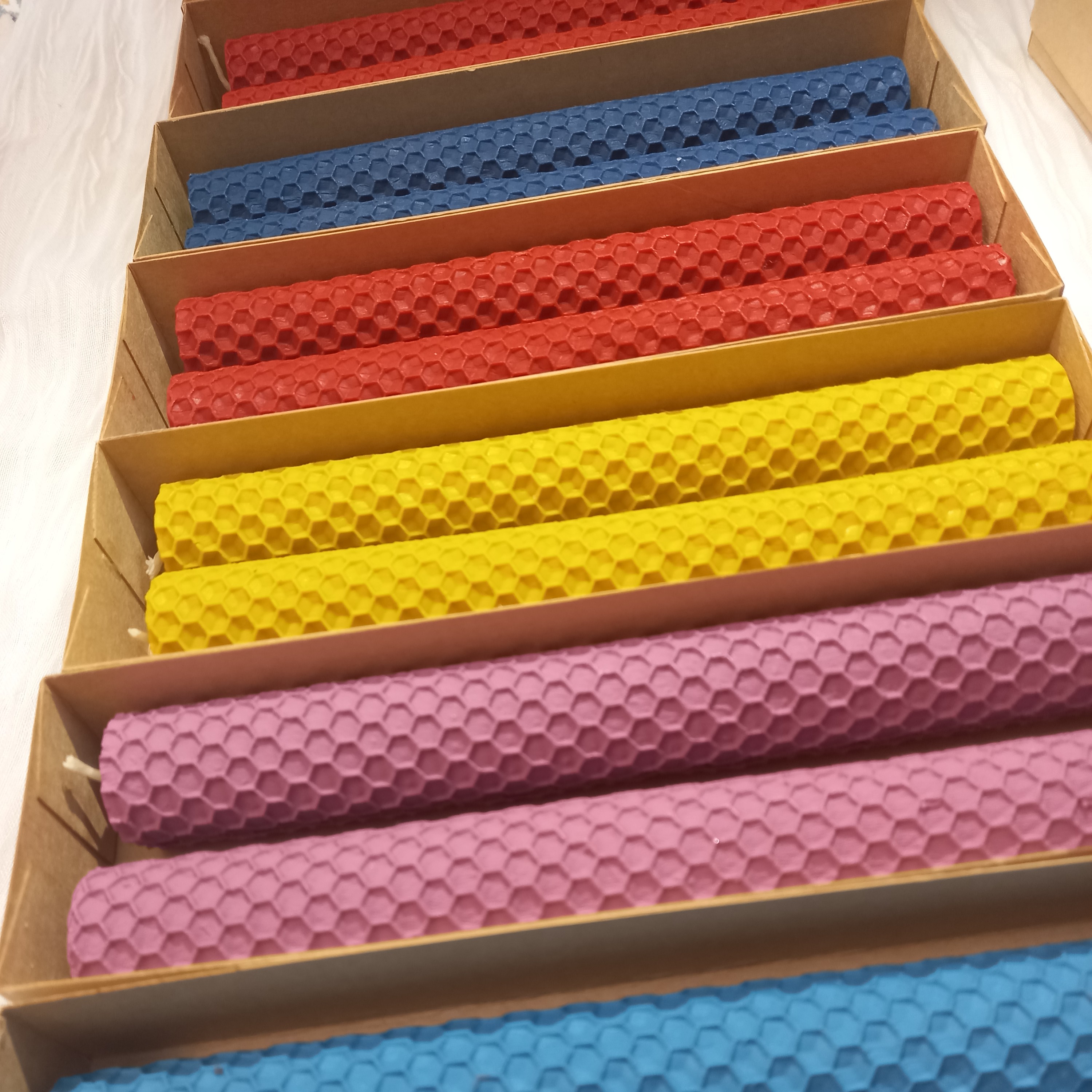 پک2تایی شمع موم عسل طبیعی همراه جعبه کندویی کرافت