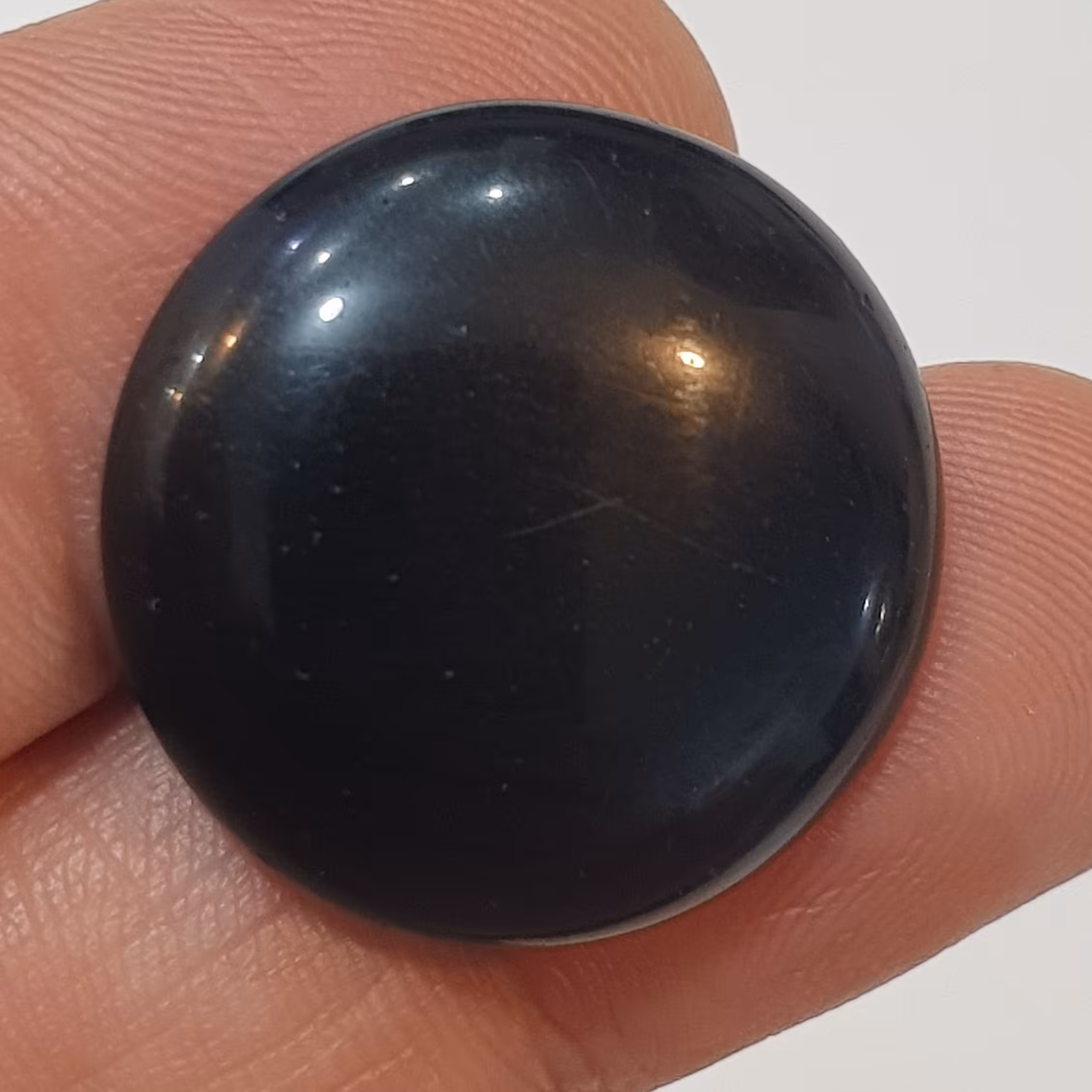 نگین درشت و یکدست اونیکس سنگین و خوش تراش