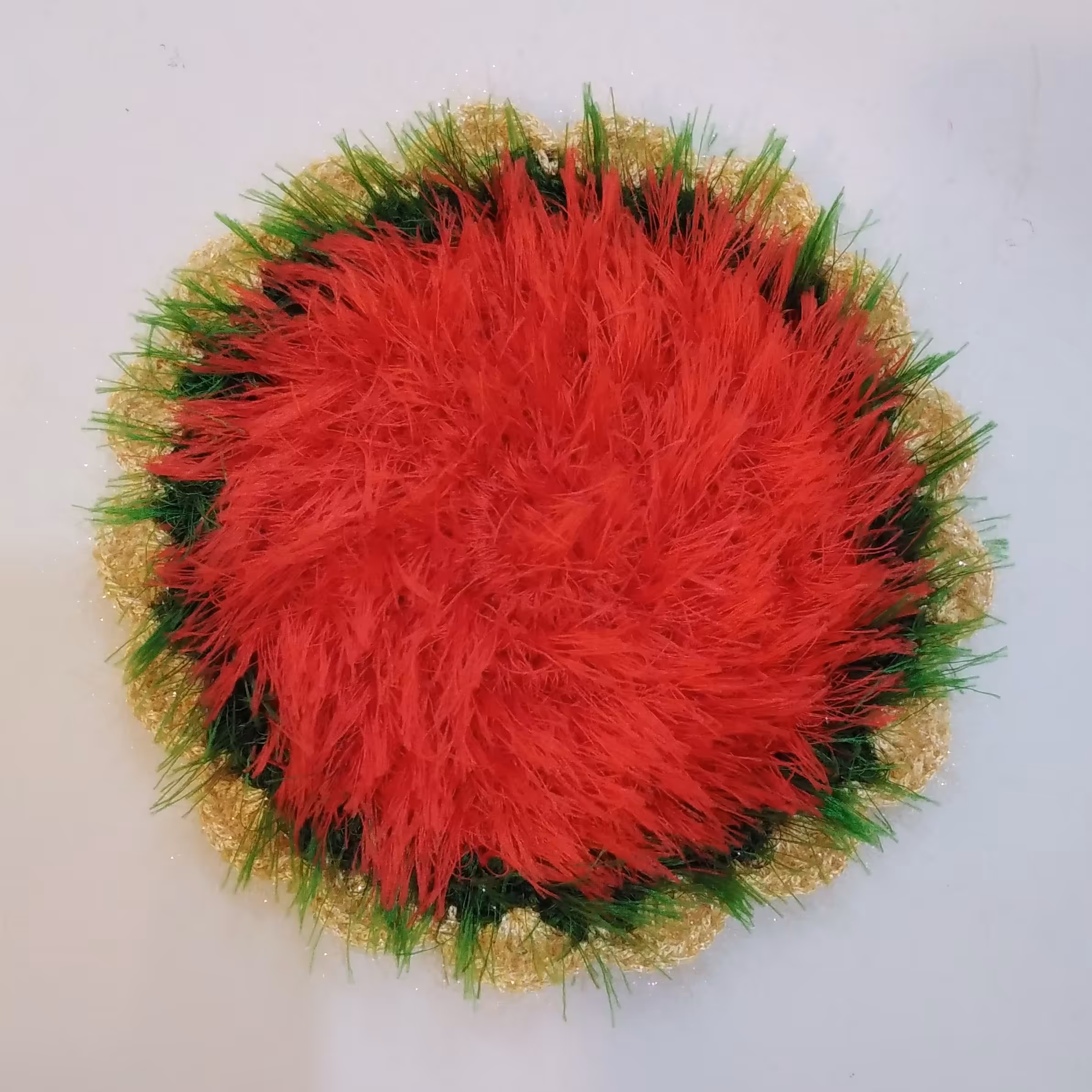 اسکاچ برای شستن لیوان قرمز رنگ