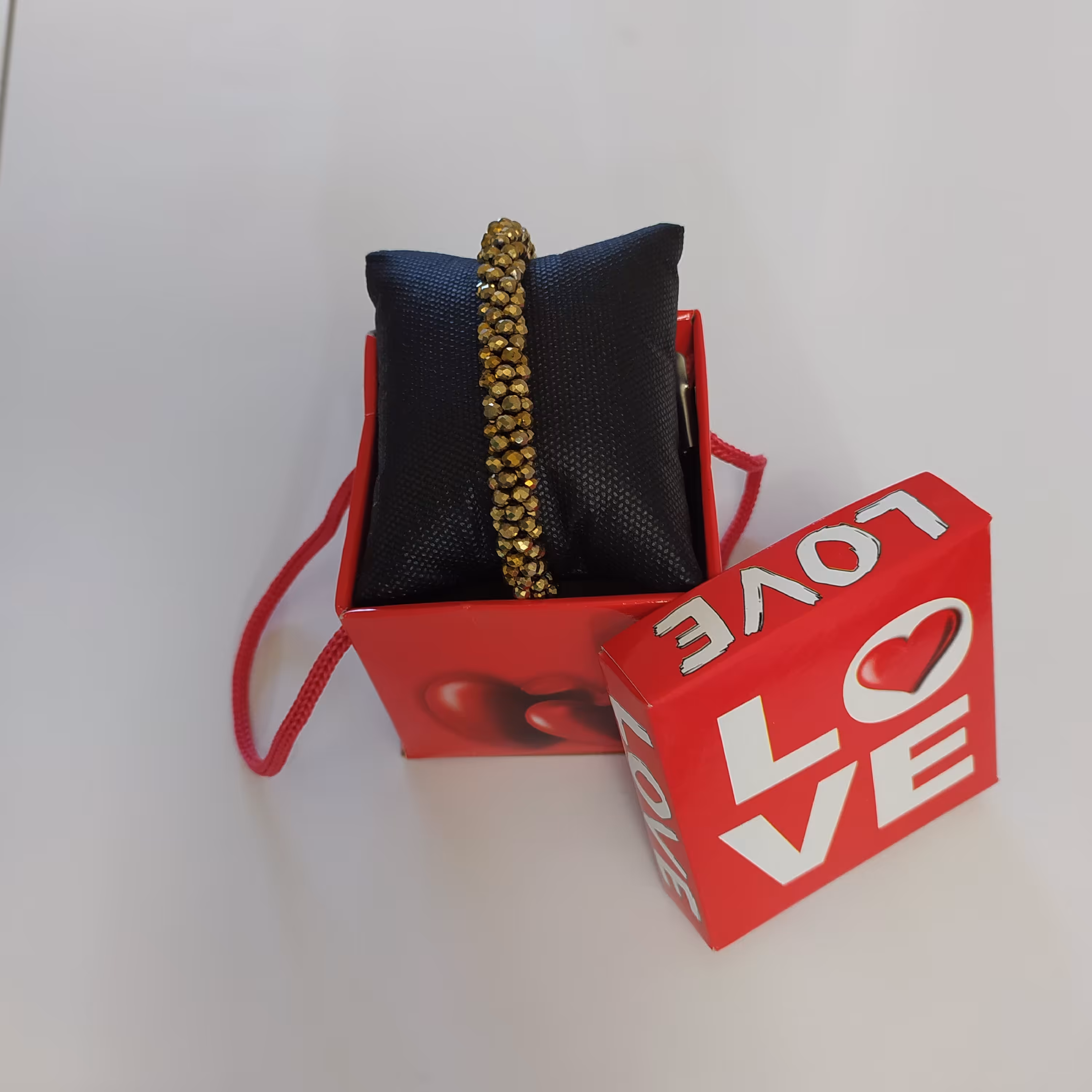 دستبند اسپیرال به رنگ طلایی