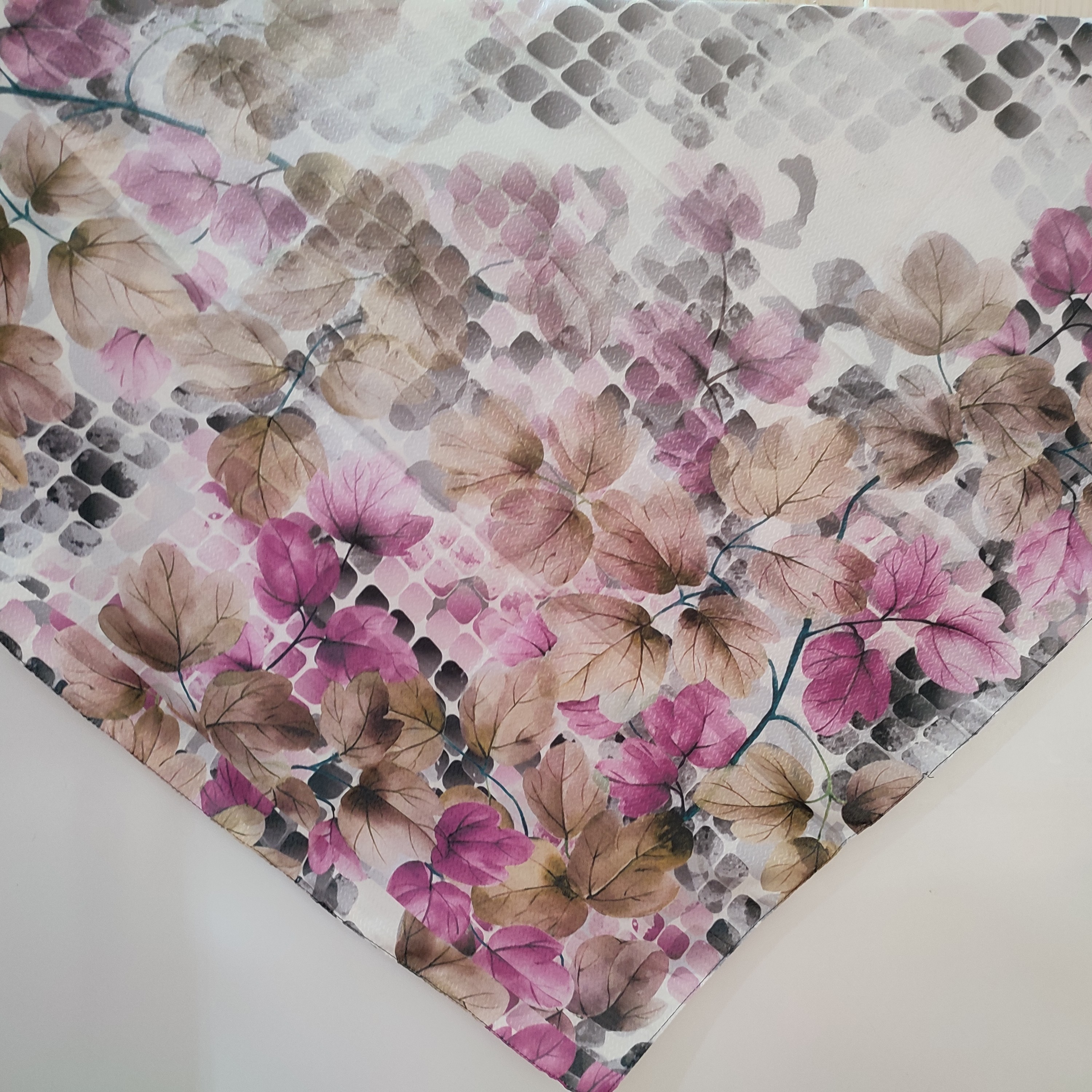 روسری نخی نگینی قواره 110 متوسط دور دوخت 