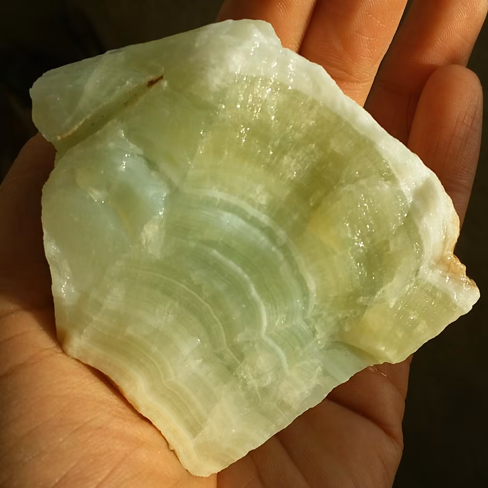 سنگ راف غووولپیکر وارداتی آراگونیت سبز لیمویی بسیار کمیاب 100 در 100 طبیعی شاهکار خلقت خاص
با قابلیت ساخت چندین نگین خاص