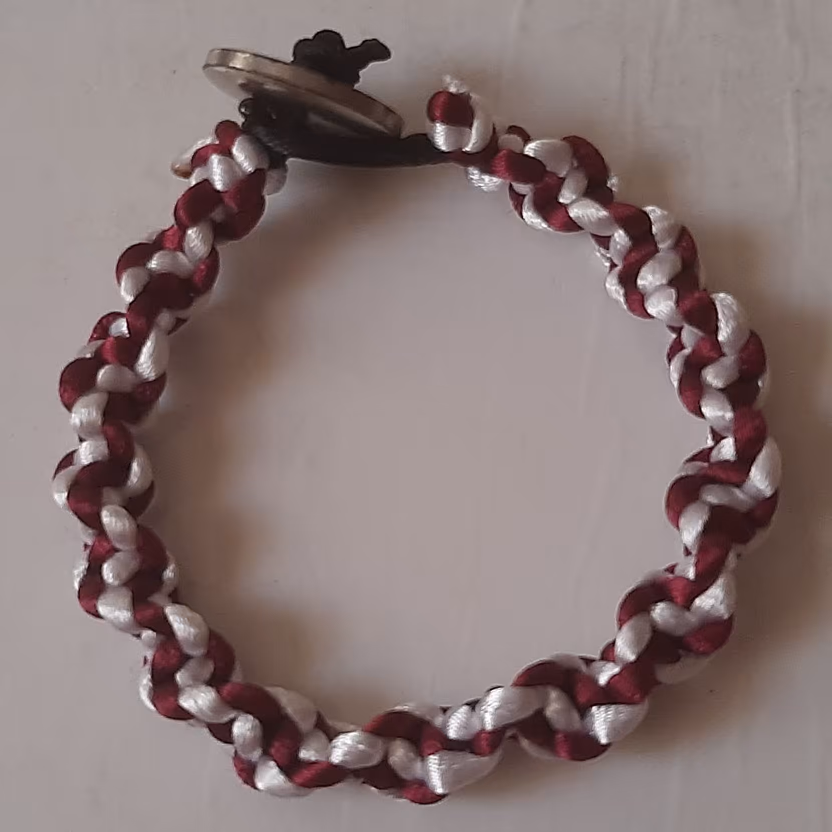 دستبندگیس دورنگ