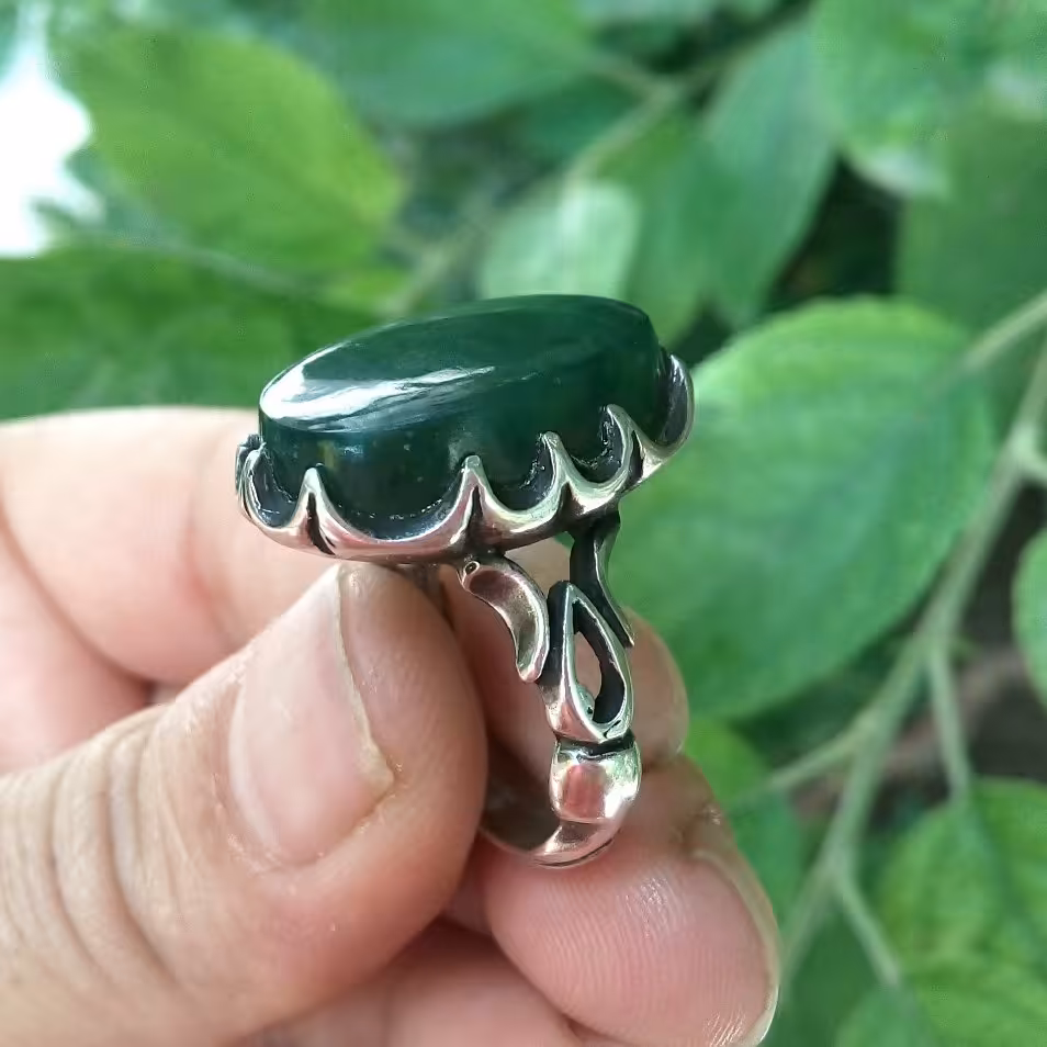 انگشتر نقره مردانه با نگین زیبای یشم، با عیار بالا