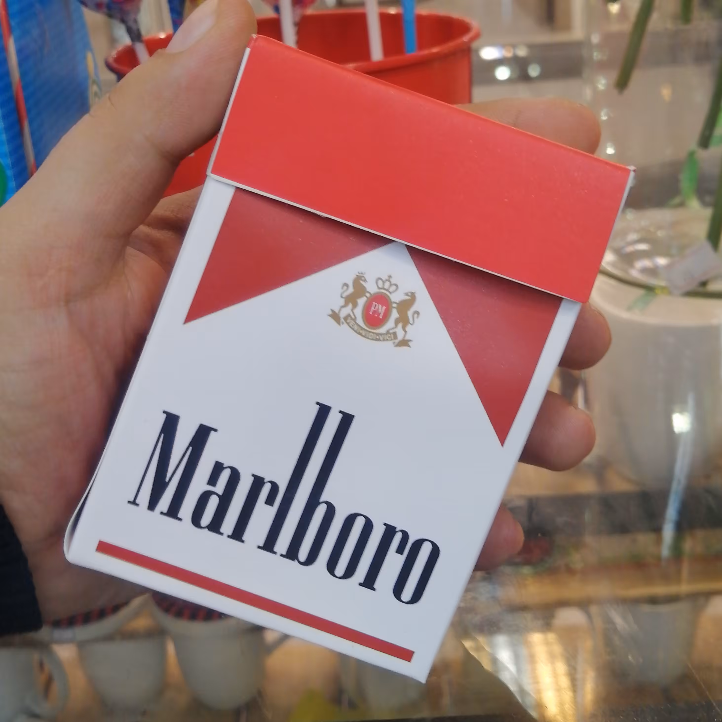 شکلات طرح سیگار برند مارلبرو 