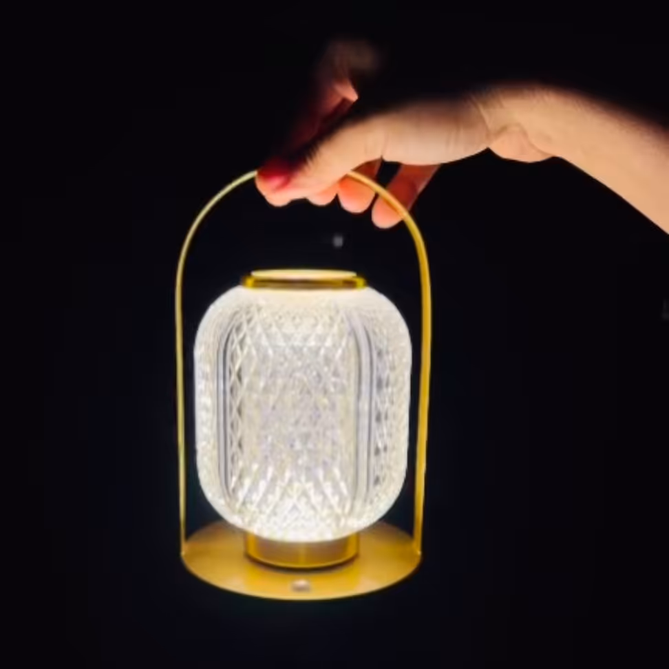 آباژور رویایی 
دارای 3 حالت نور دهی 
به همراه کابل یو اس بی 
