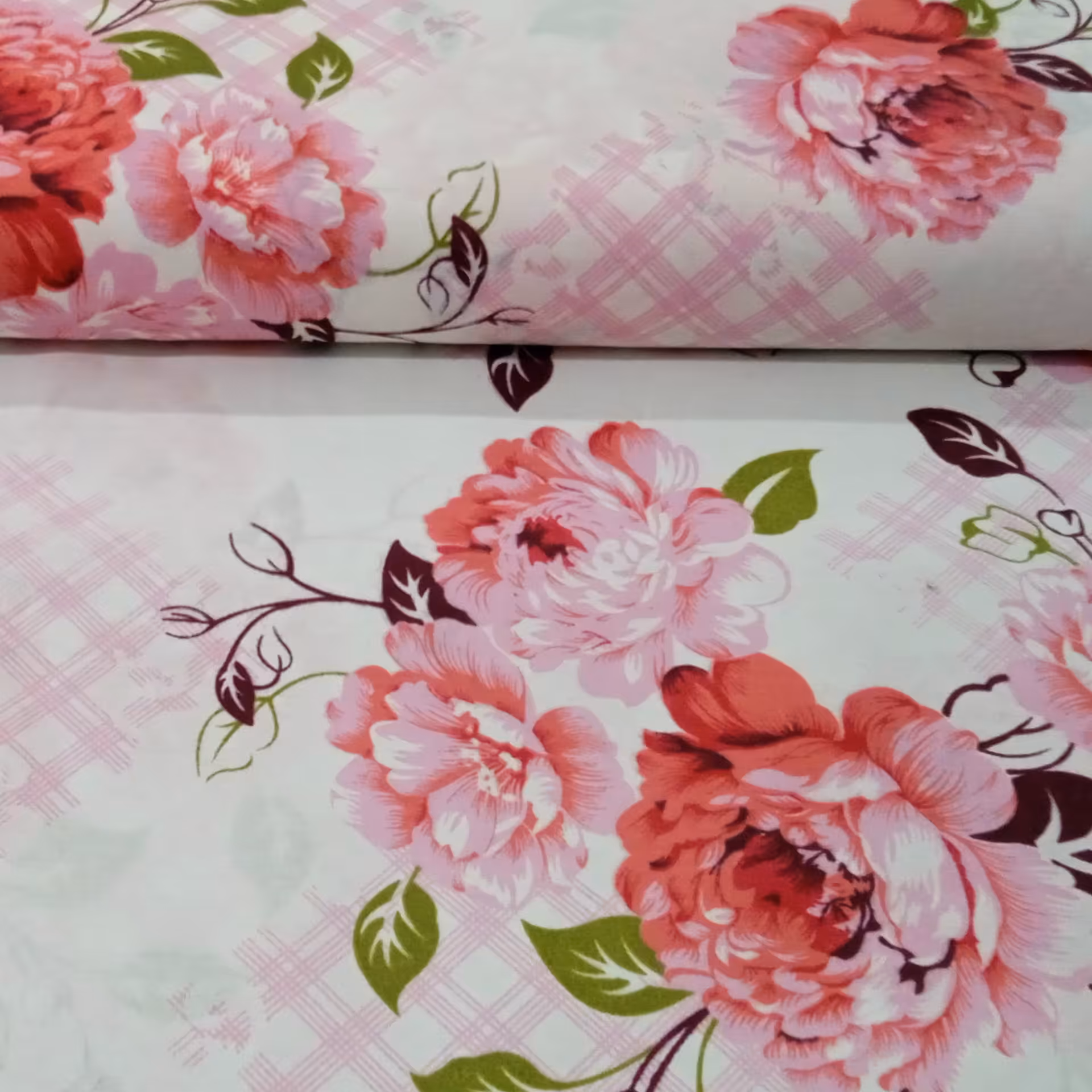 پارچه  ملافه ای  ملحفه ای با  عرض دو متری  در سه رنگ متفاوت 