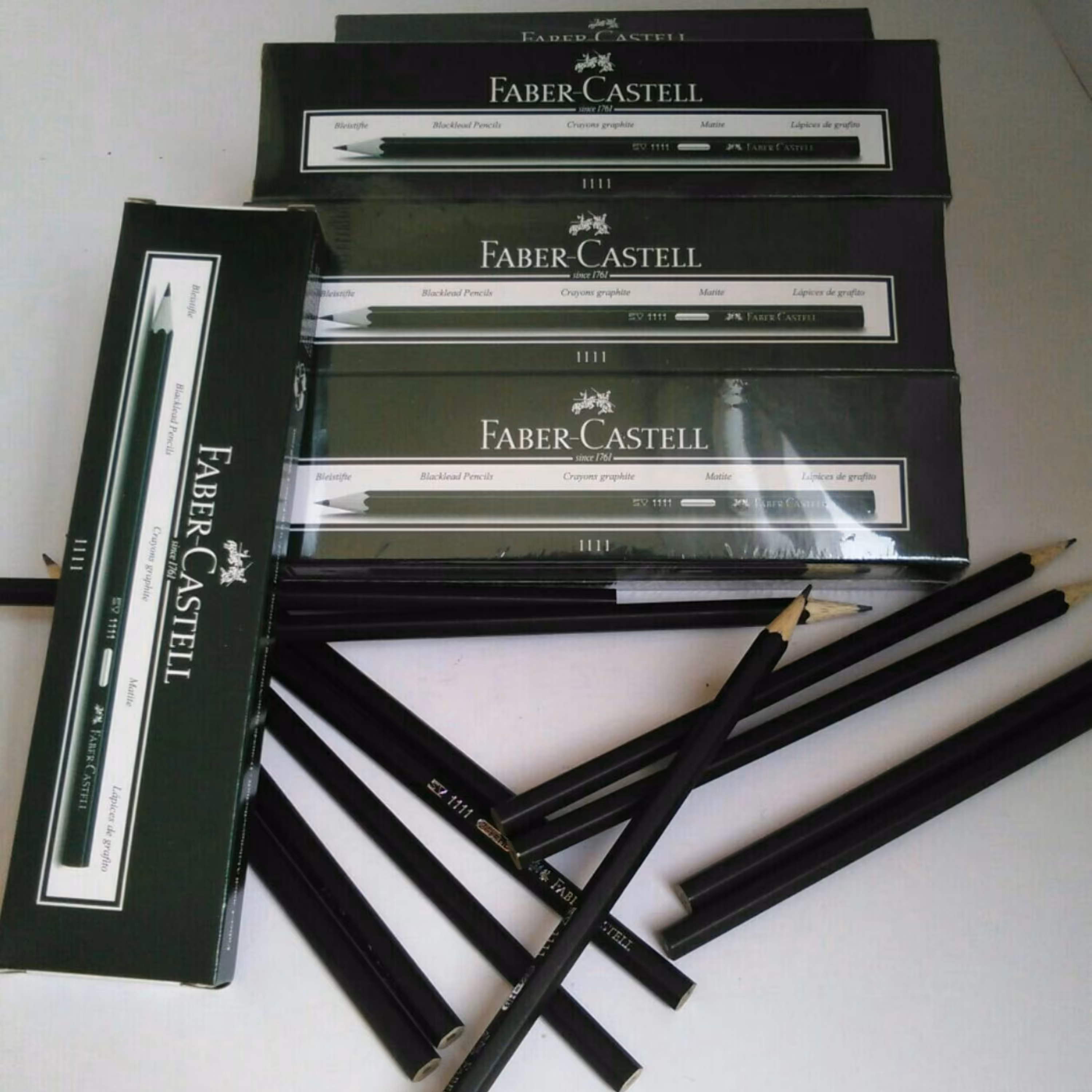 مداد مشکی فابر کاستل مدل SV1111 ساخته شده بصورت شش ضلعی