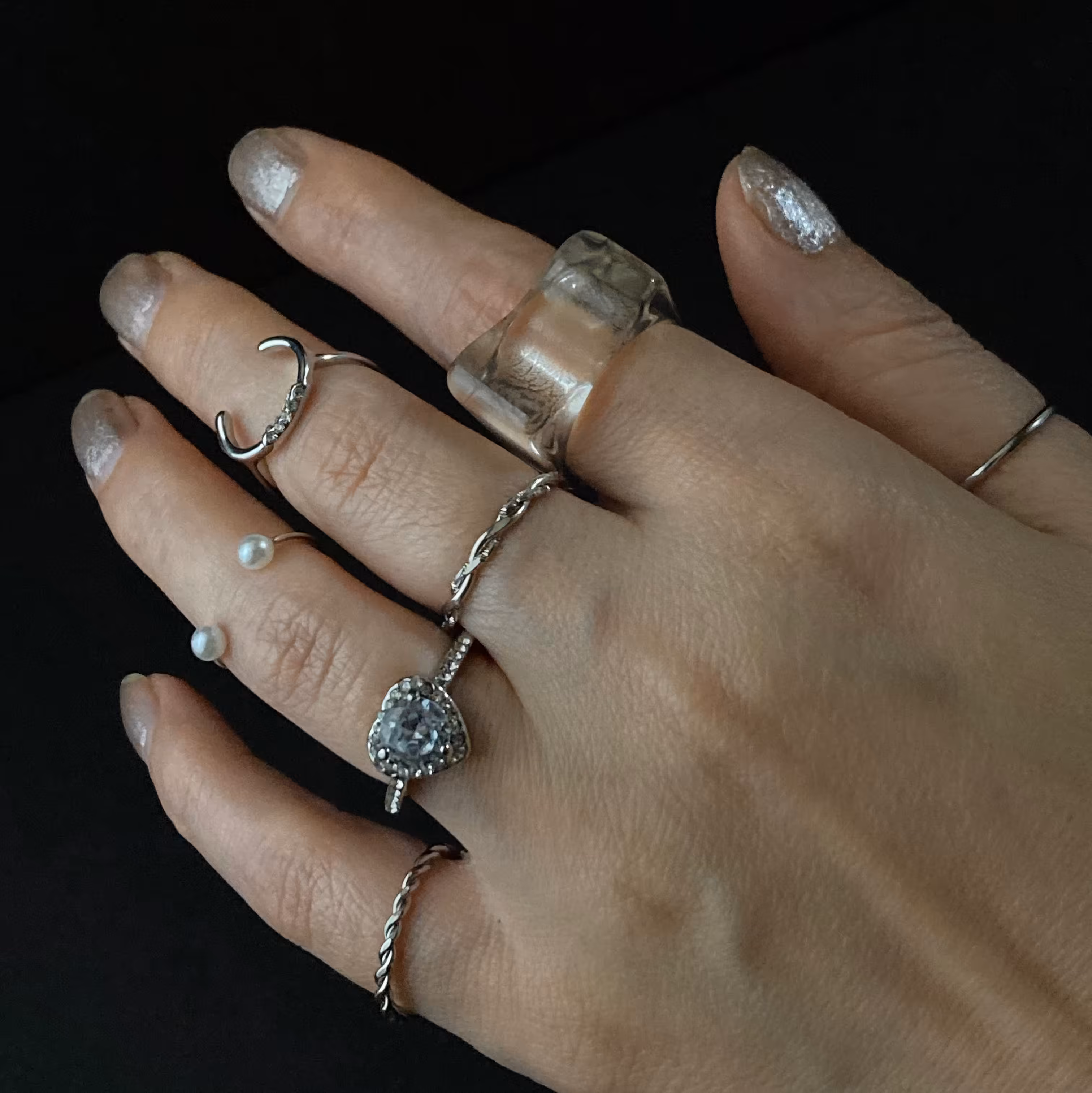 پک انگشتر نقره ای نگین دار  تیتانیوم تک نسخه 7 عددی  سایز های 5 تا 7   