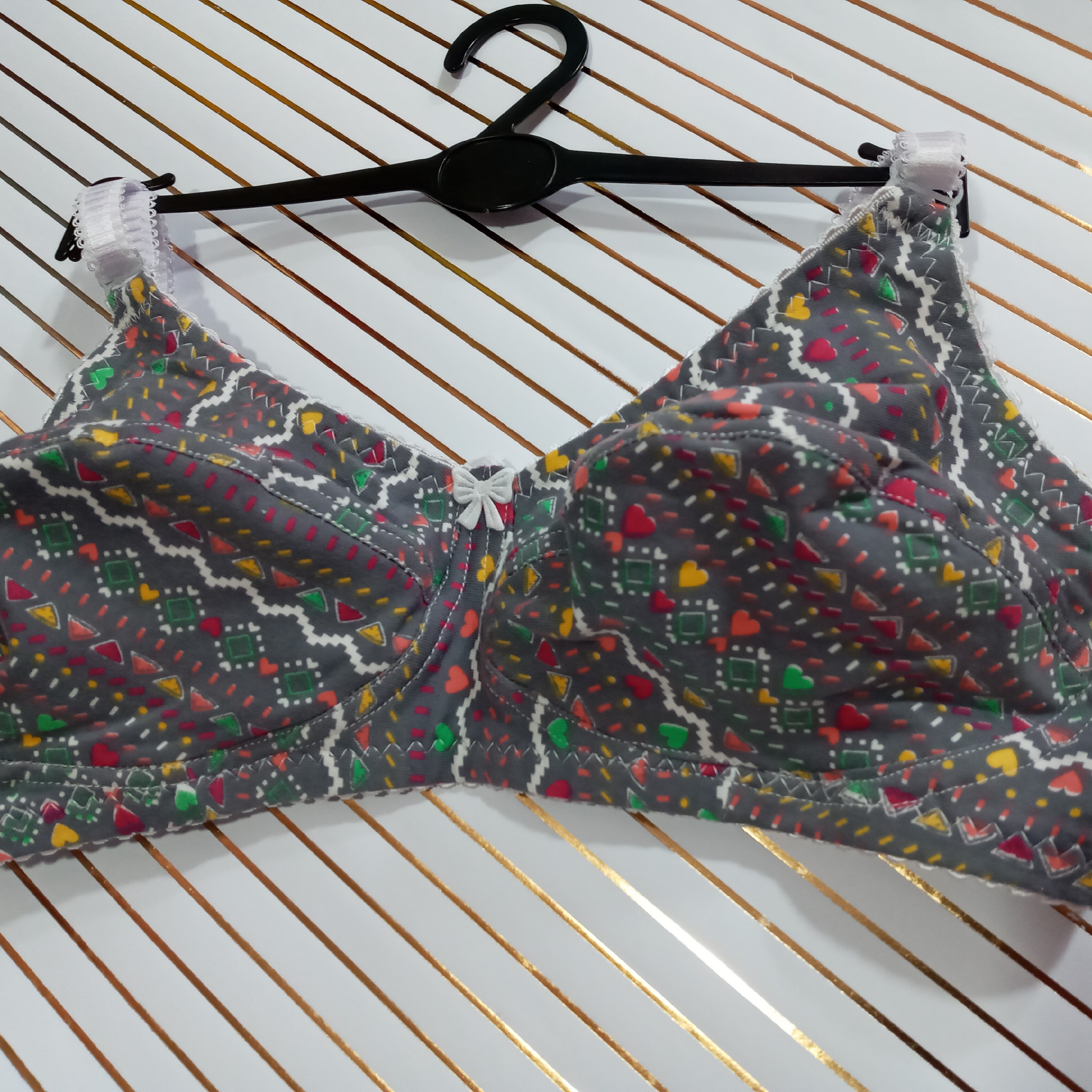 سوتین نخی طرح سنتی طوسی خوش رنگ 70تا85 مناسب فصل لطیف