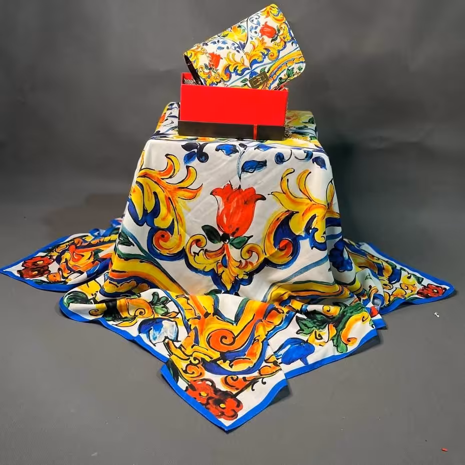 ست کیف و روسری طرح سنتی زمینه سفید و آبی و زرد طرح پرفروش و درجه یک  na48