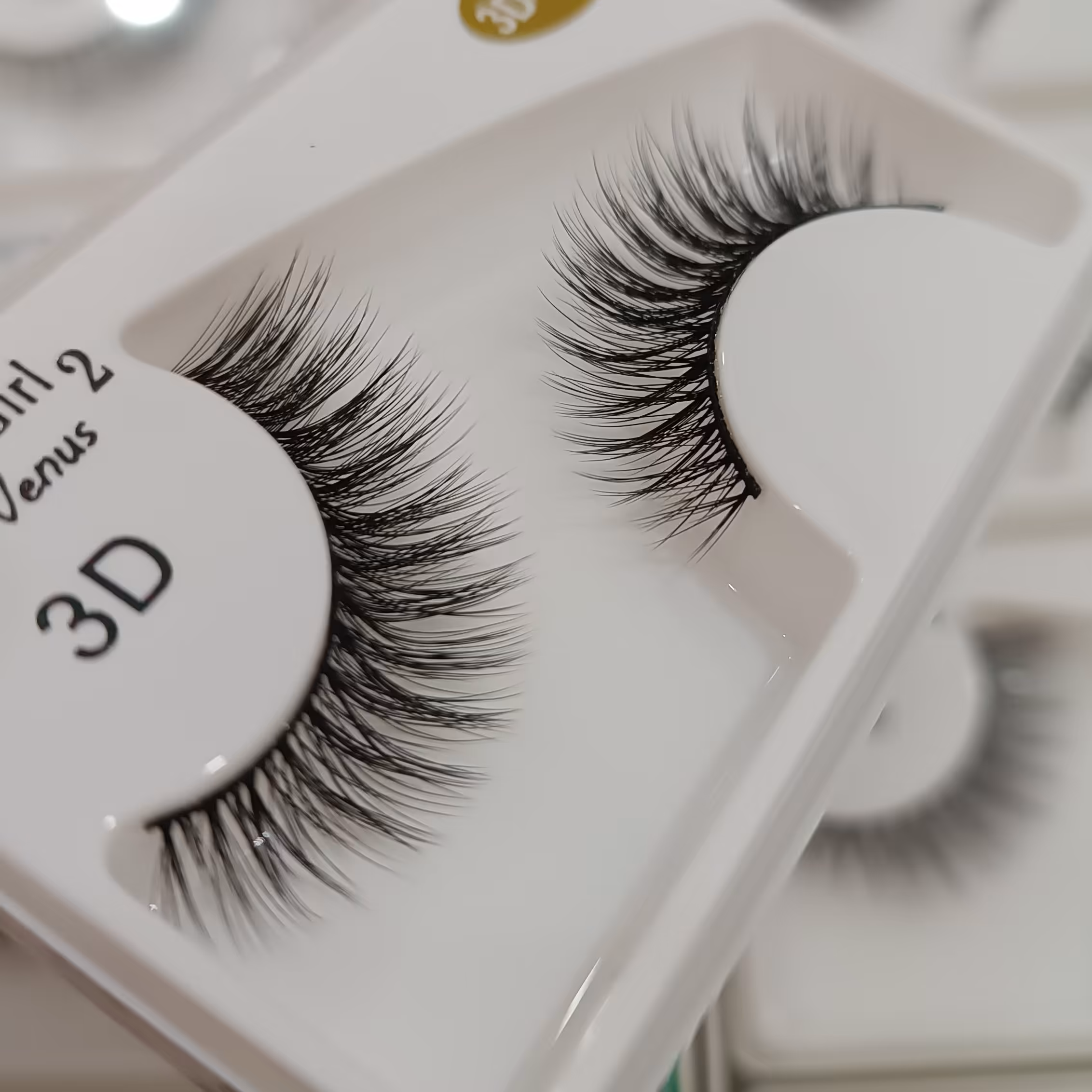 مژه مصنوعی طبیعی مژه گربه ای ابریشمی مژه 3d سبک خرده مژه دار انواع مژه ریسه ی فیشر کینگ کایلی 5D چسبمژه هیدن کیم موجوده 