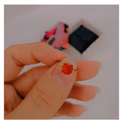 انگشتر بچگانه تک نگین بهمراه جعبه رنگ قرمز