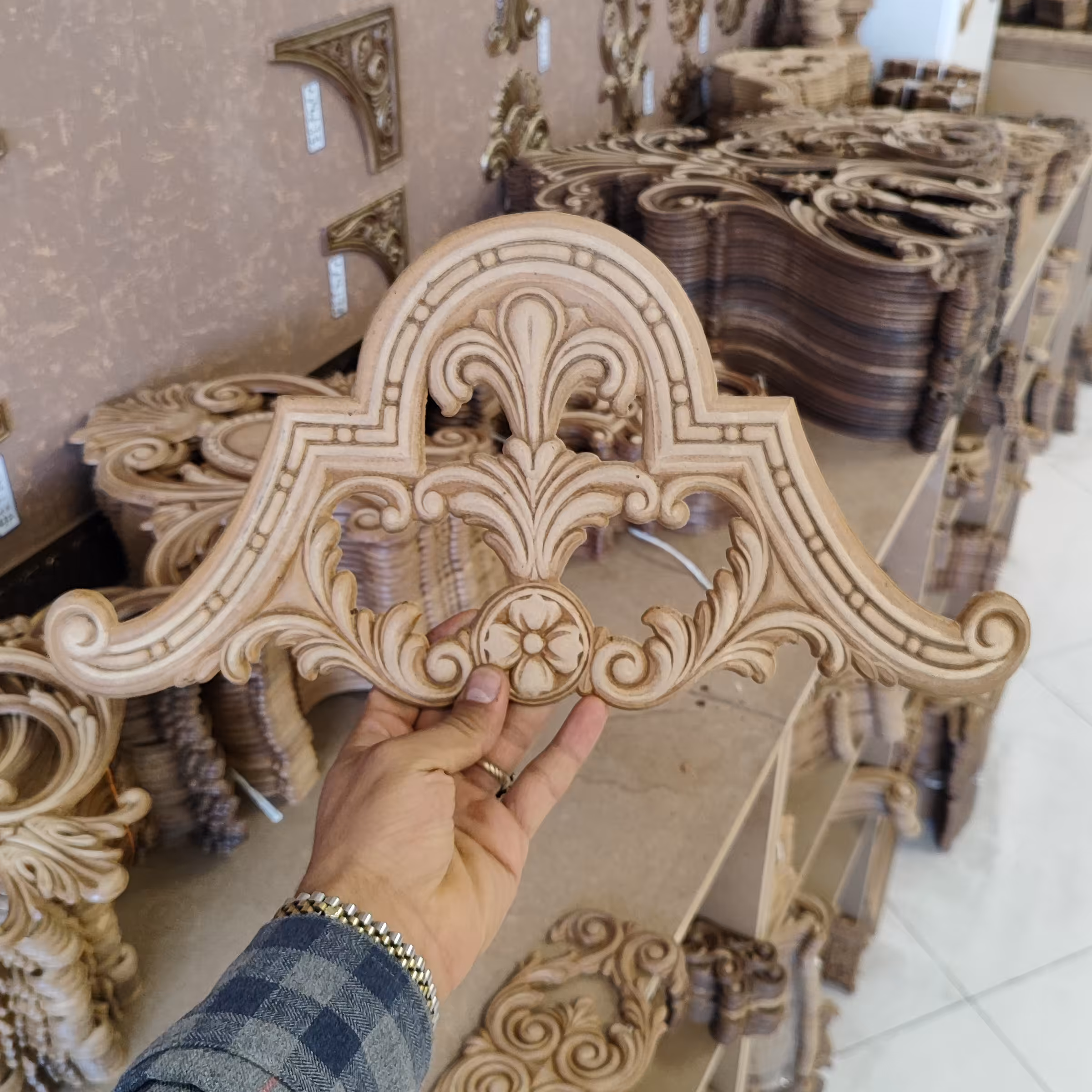 گل های منبت چوبی طرح دار