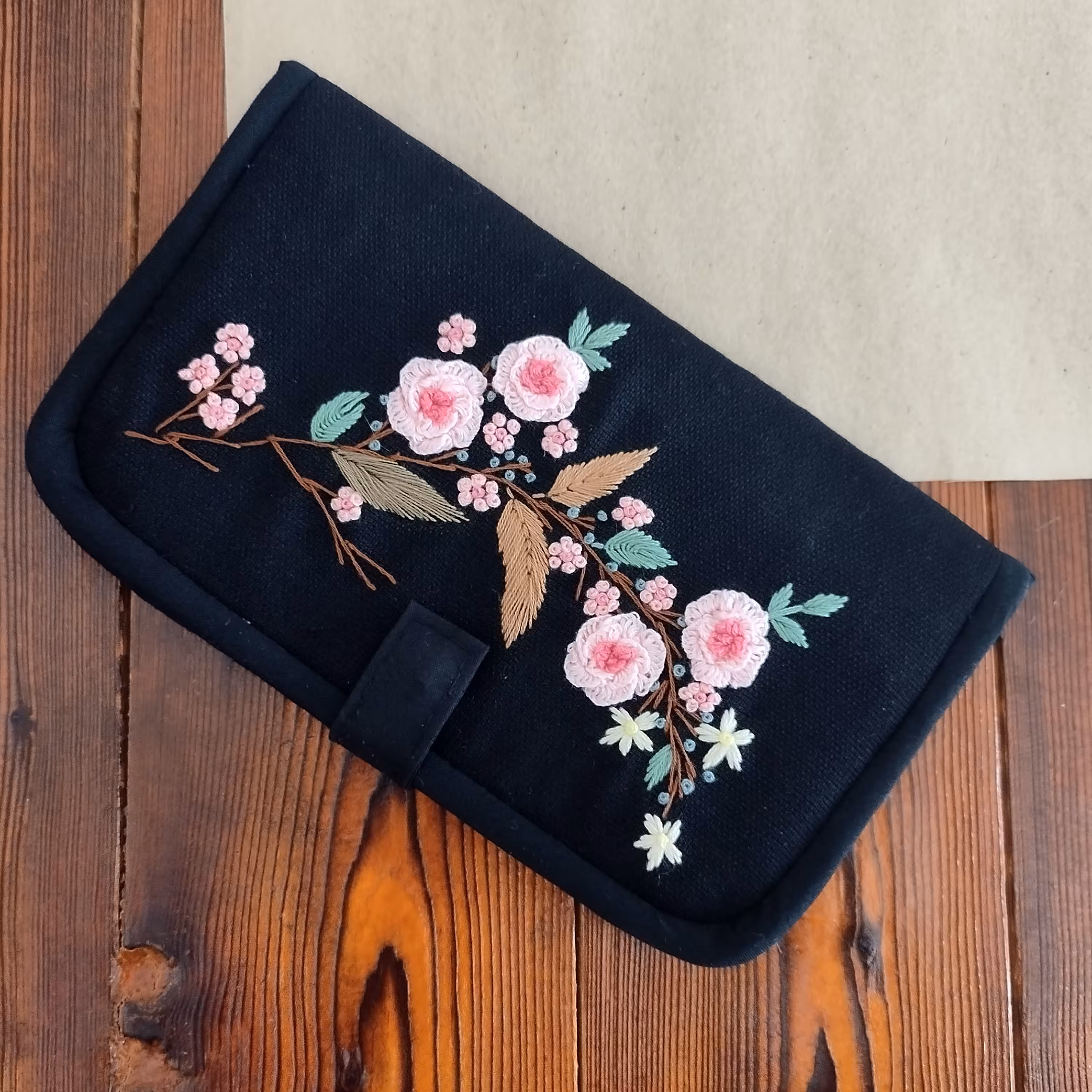 کیف پول گلدوزی شده 