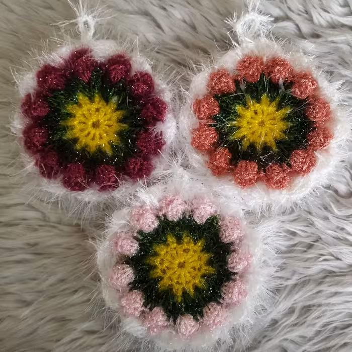 فروش عمده اسکاچ  طرح گل لاله برجسته  بافته شده با کاموا یوموش و سوزنی