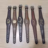 دستبند دست دوز چرمی  در رنگهای موجود در تصویر  ظریف و شکیل 