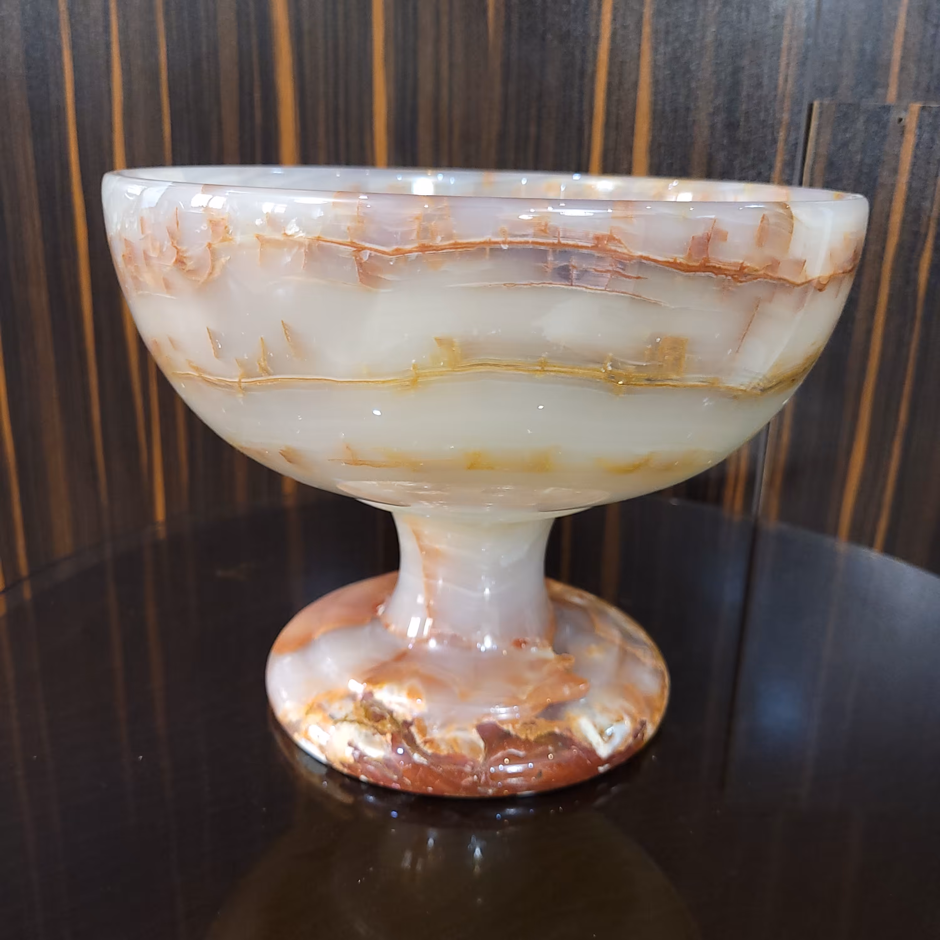 ظرف شکلات خوری سنگ مرمر با رگه های قرمز خاص