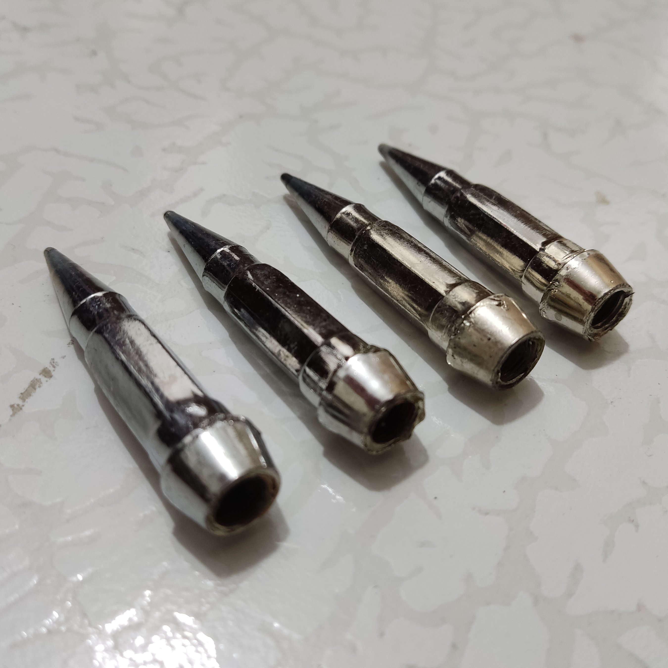 سروالف چرخ ماشین استیل رنگ 4عدد مناسب همه مدل رینگ و لاستیک مدل نیزه ای فشنگی